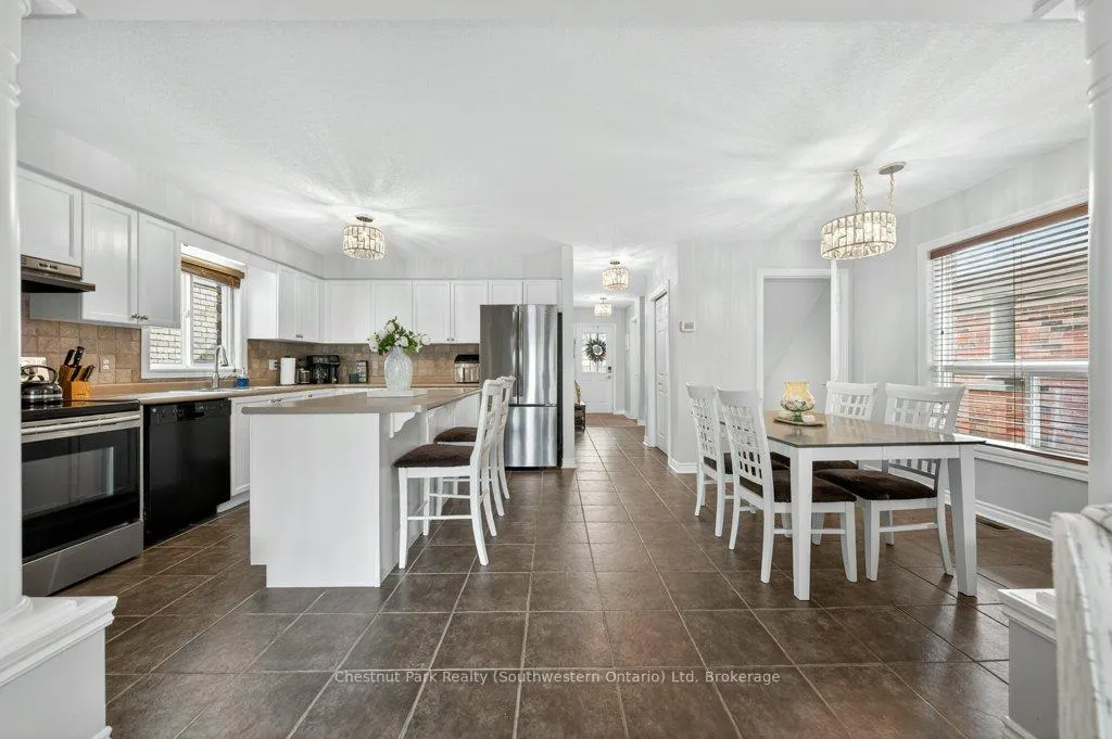 Photo 2 of 157 Lynch Circle, Guelph, Pineridge/Westminster Woods — HOMEH