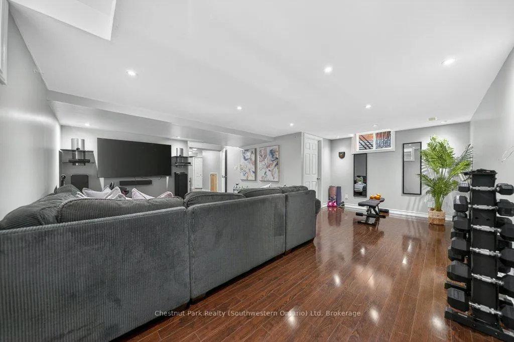 Photo 5 of 157 Lynch Circle, Guelph, Pineridge/Westminster Woods — HOMEH