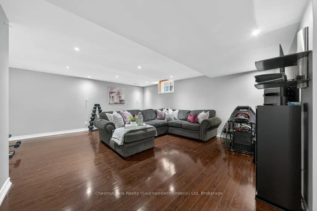 Photo 42 of 157 Lynch Circle, Guelph, Pineridge/Westminster Woods — HOMEH