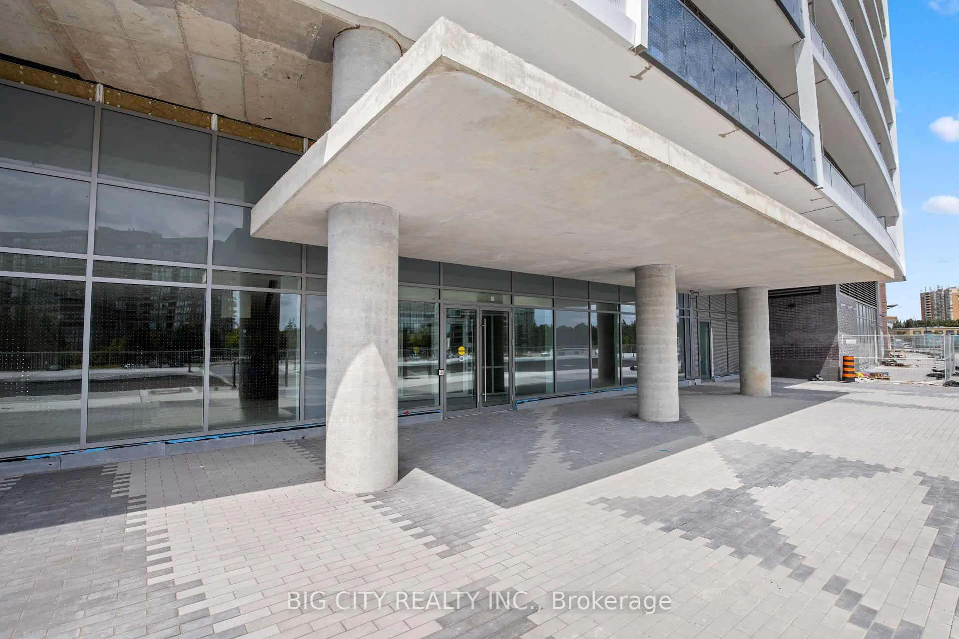 Photo 2 of Unit 317A, 30 Upper Mall Way, Vaughan, Brownridge — HOMEH