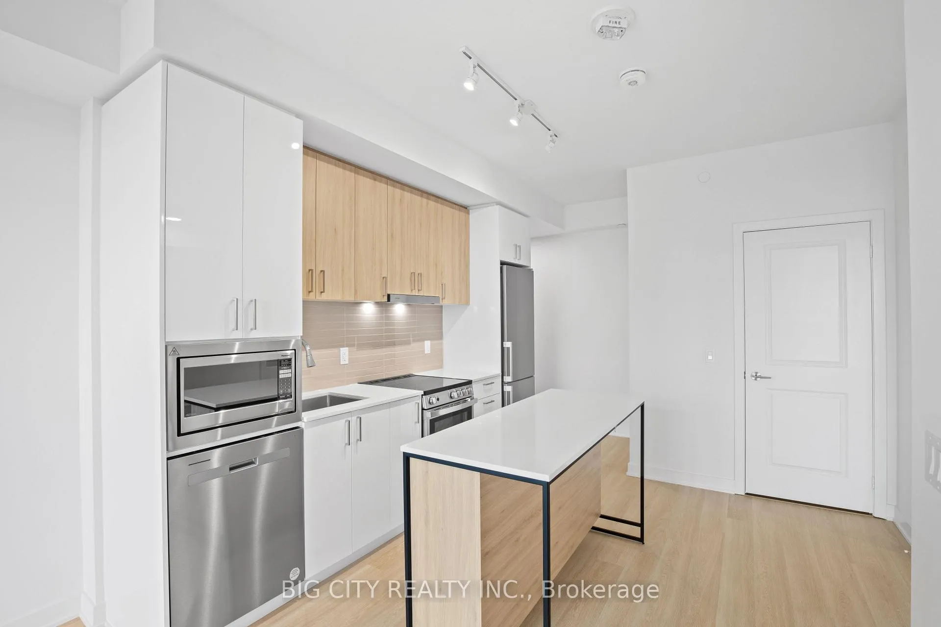 Photo 8 of Unit 317A, 30 Upper Mall Way, Vaughan, Brownridge — HOMEH