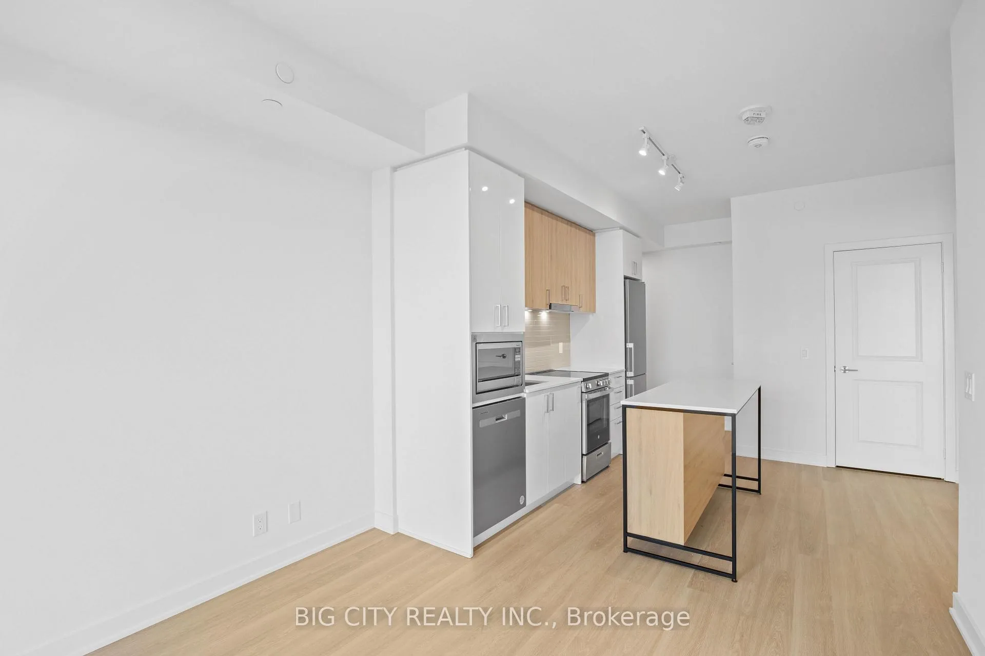 Photo 9 of Unit 317A, 30 Upper Mall Way, Vaughan, Brownridge — HOMEH