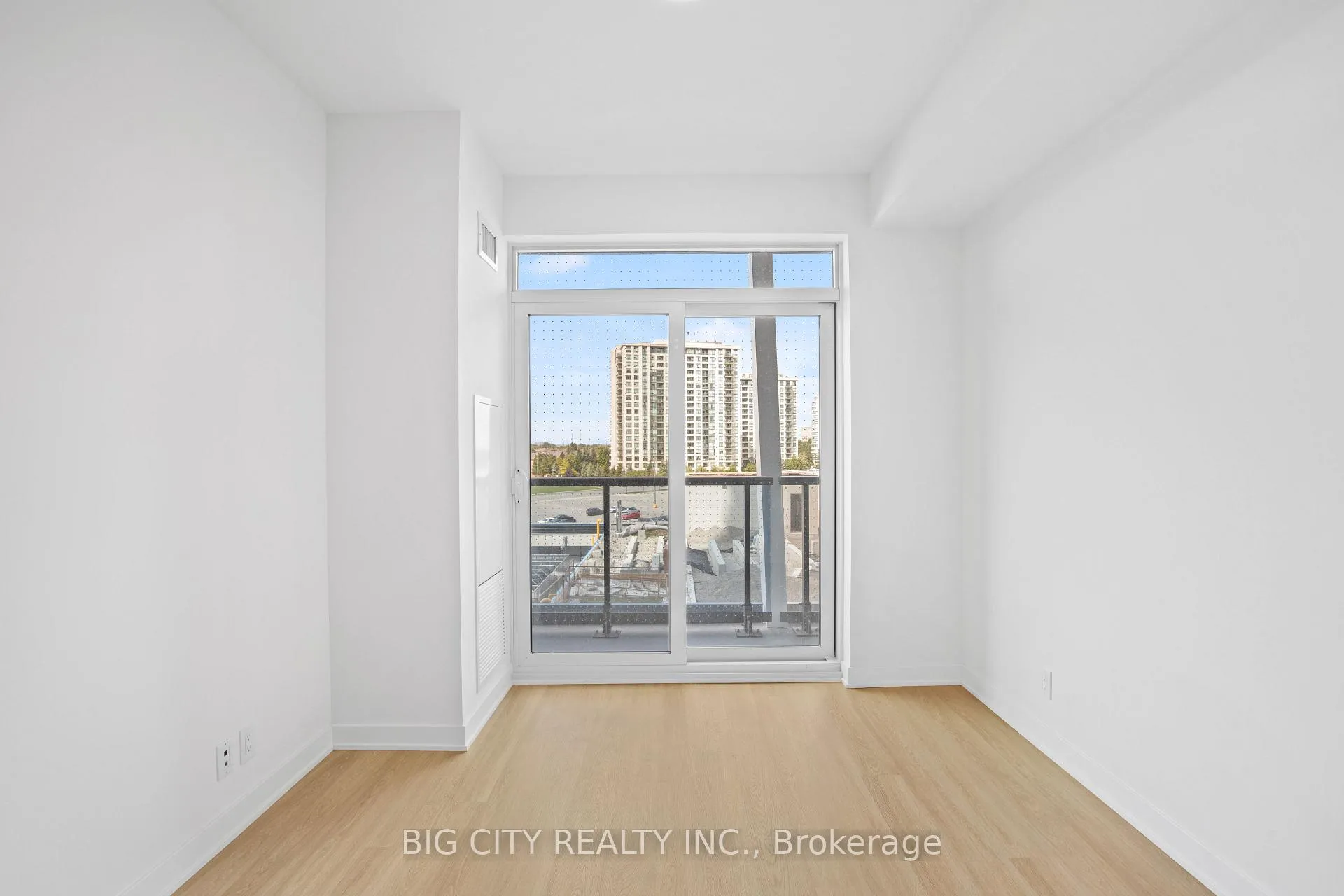 Photo 11 of Unit 317A, 30 Upper Mall Way, Vaughan, Brownridge — HOMEH