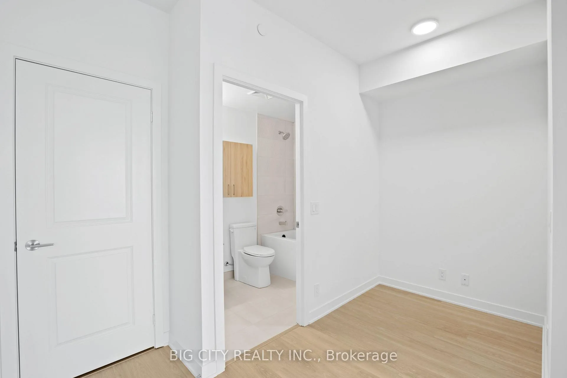 Photo 16 of Unit 317A, 30 Upper Mall Way, Vaughan, Brownridge — HOMEH