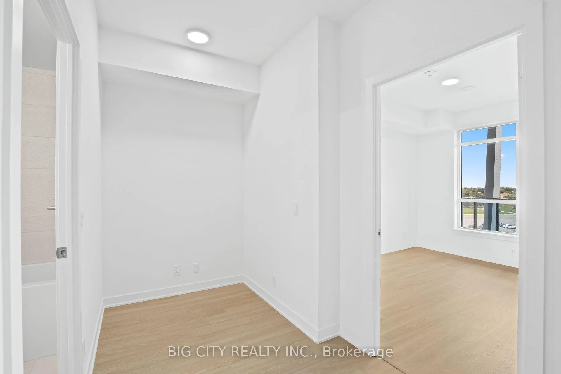 Photo 17 of Unit 317A, 30 Upper Mall Way, Vaughan, Brownridge — HOMEH