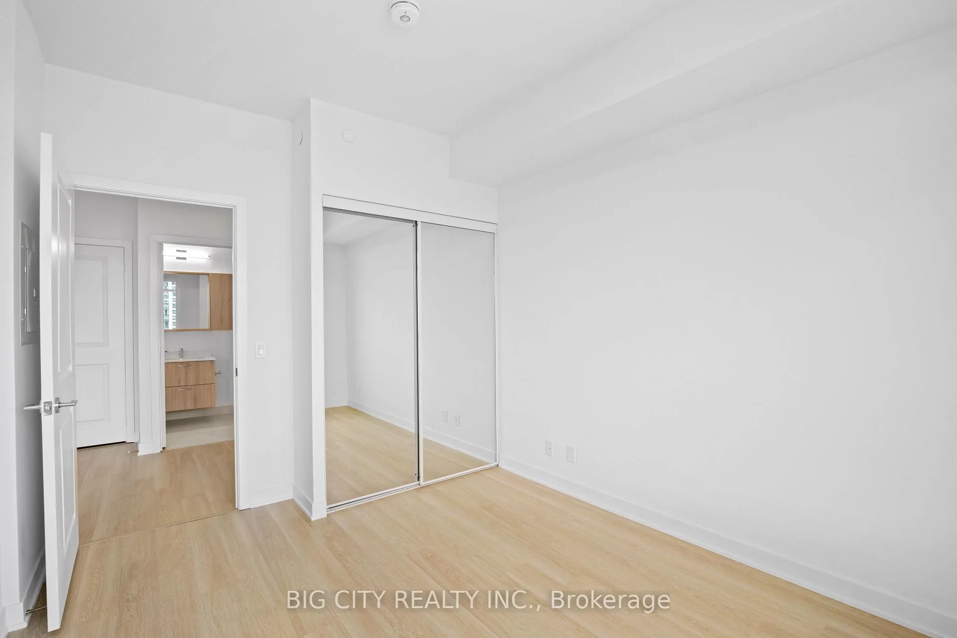 Photo 22 of Unit 317A, 30 Upper Mall Way, Vaughan, Brownridge — HOMEH