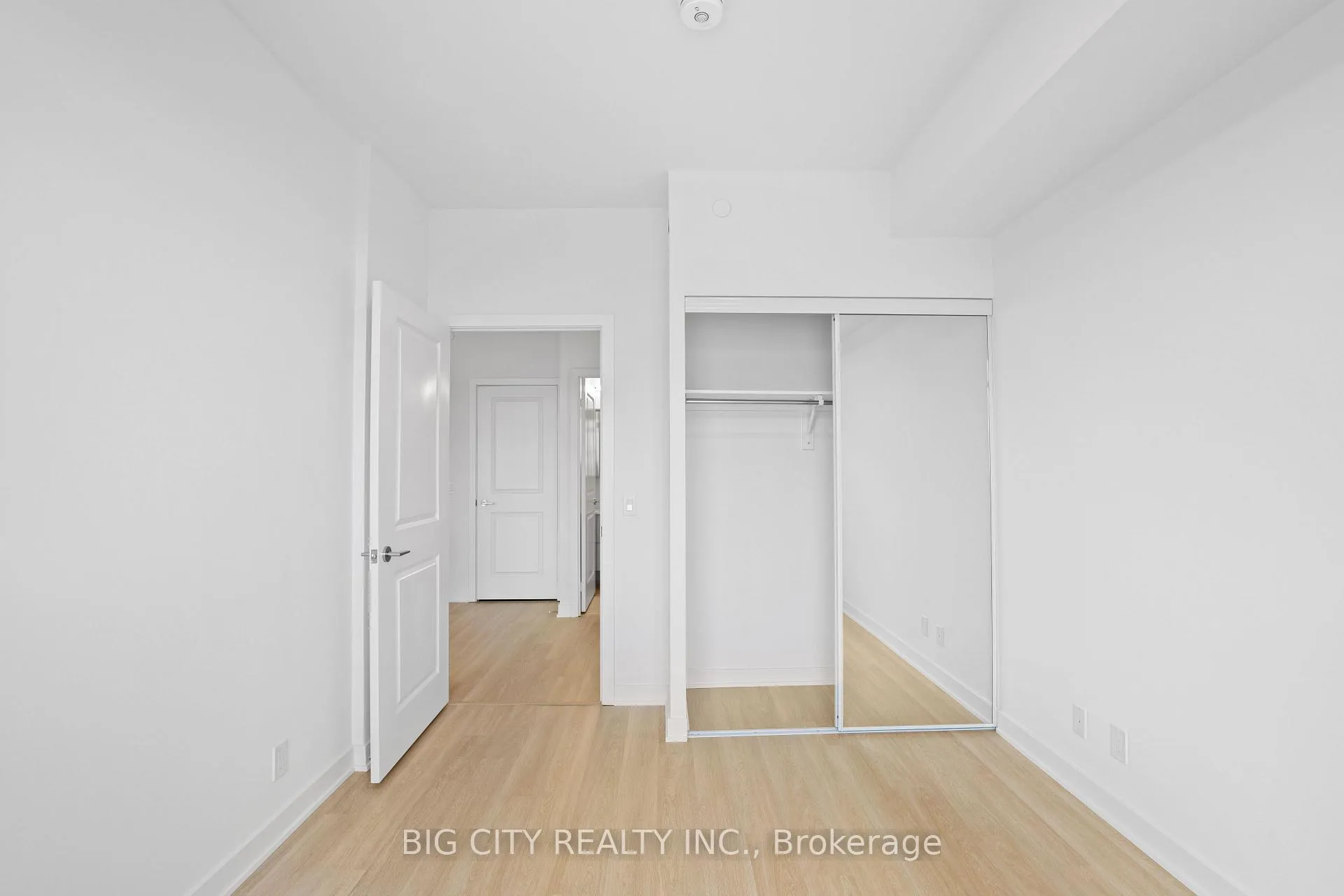 Photo 23 of Unit 317A, 30 Upper Mall Way, Vaughan, Brownridge — HOMEH