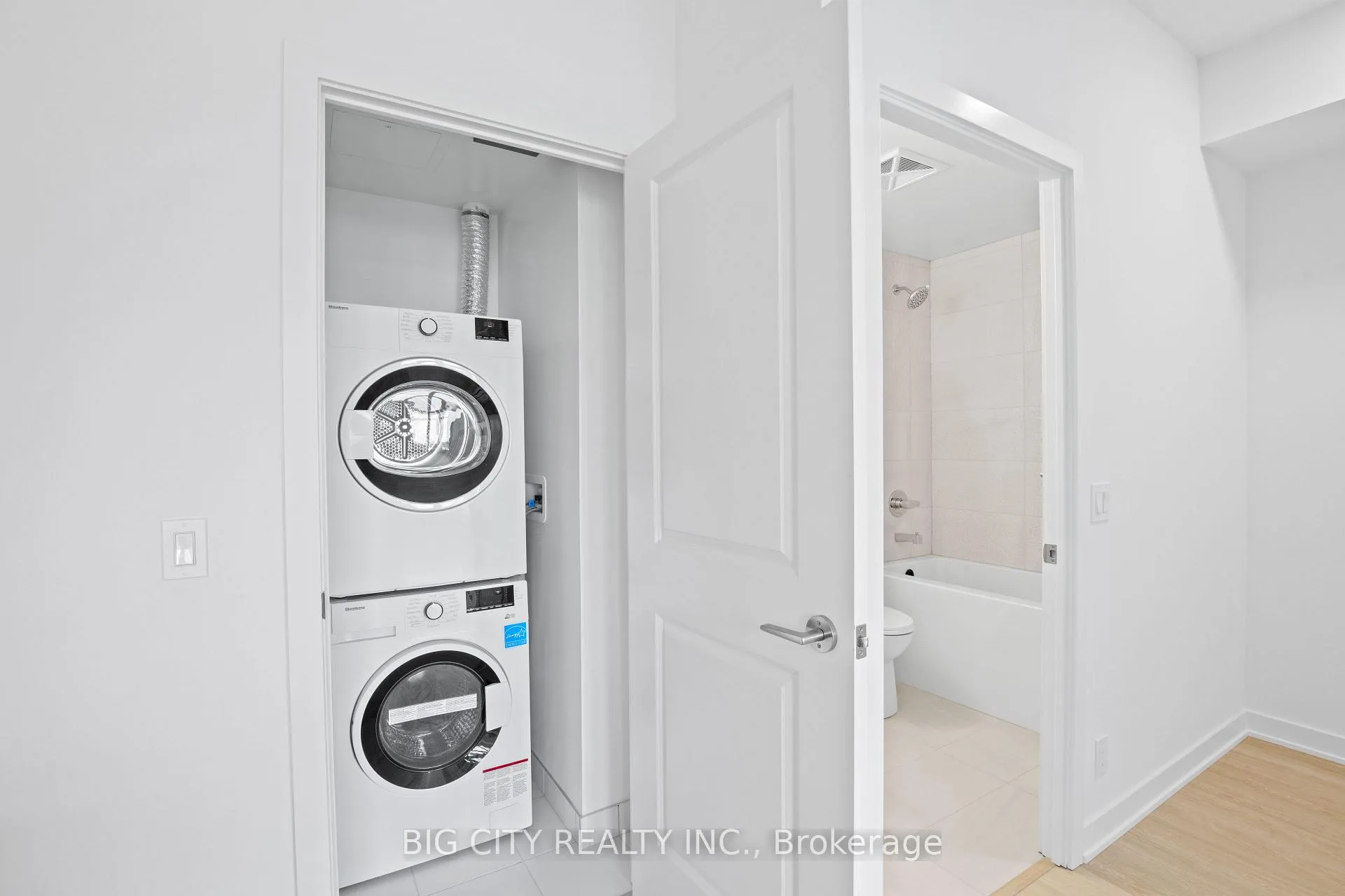 Photo 25 of Unit 317A, 30 Upper Mall Way, Vaughan, Brownridge — HOMEH