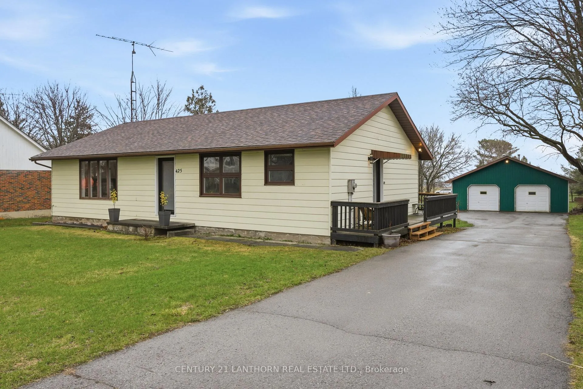 Photo of 425 Bloomfield Main Street