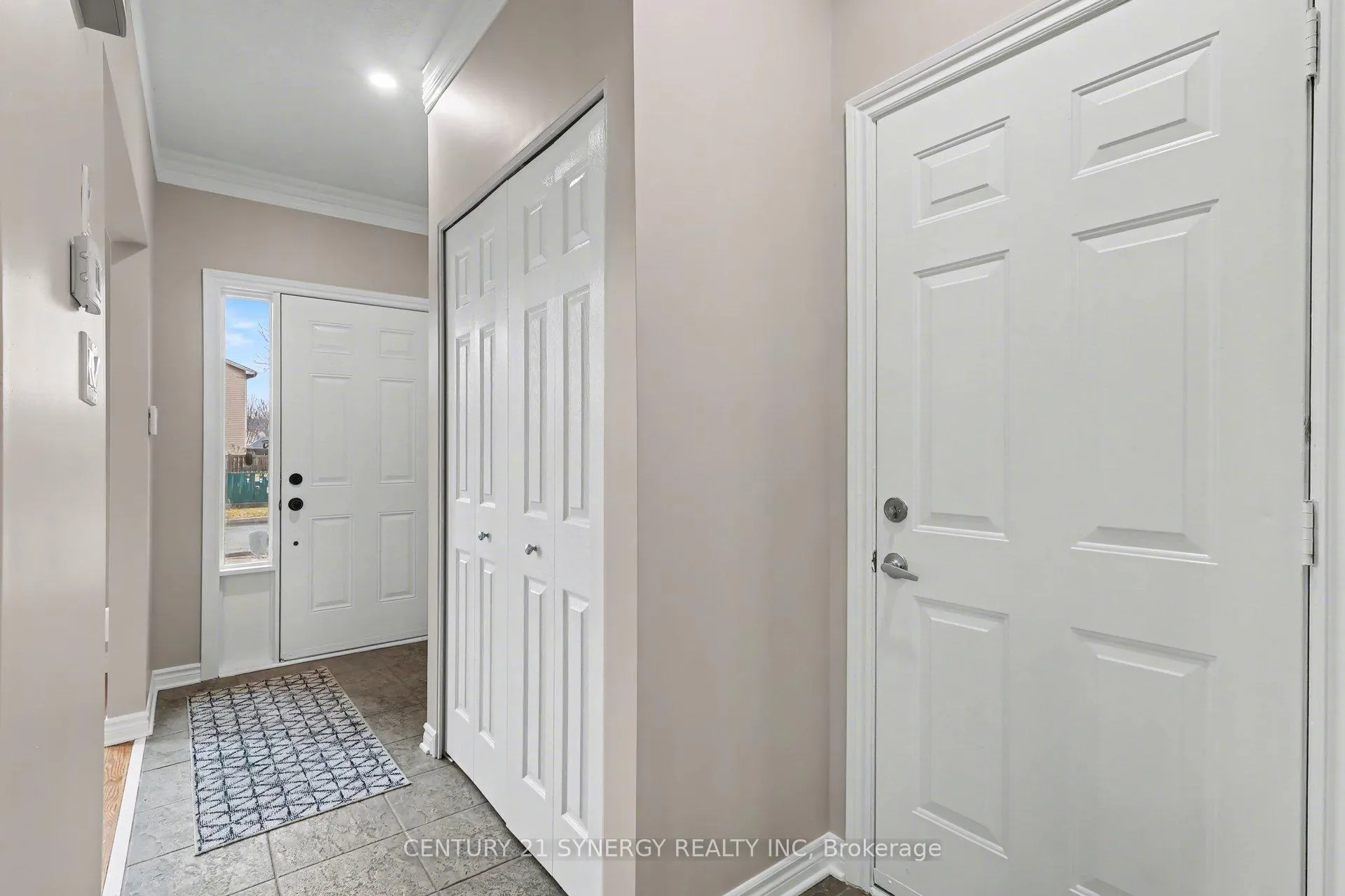 Photo 3 of 894 Gosnell Terrace, Ottawa, Fallingbrook/Gardenway South — HOMEH