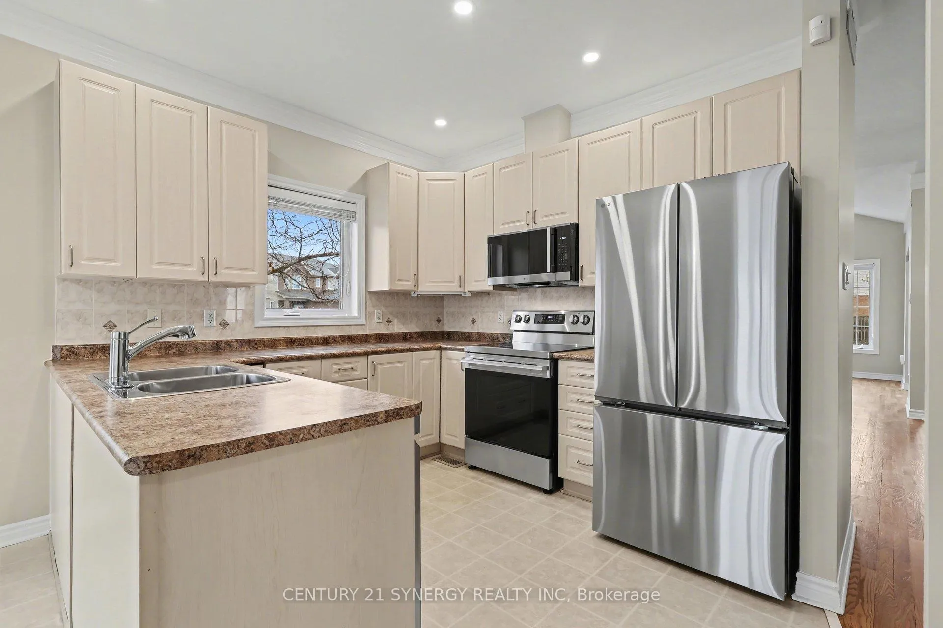 Photo 10 of 894 Gosnell Terrace, Ottawa, Fallingbrook/Gardenway South — HOMEH