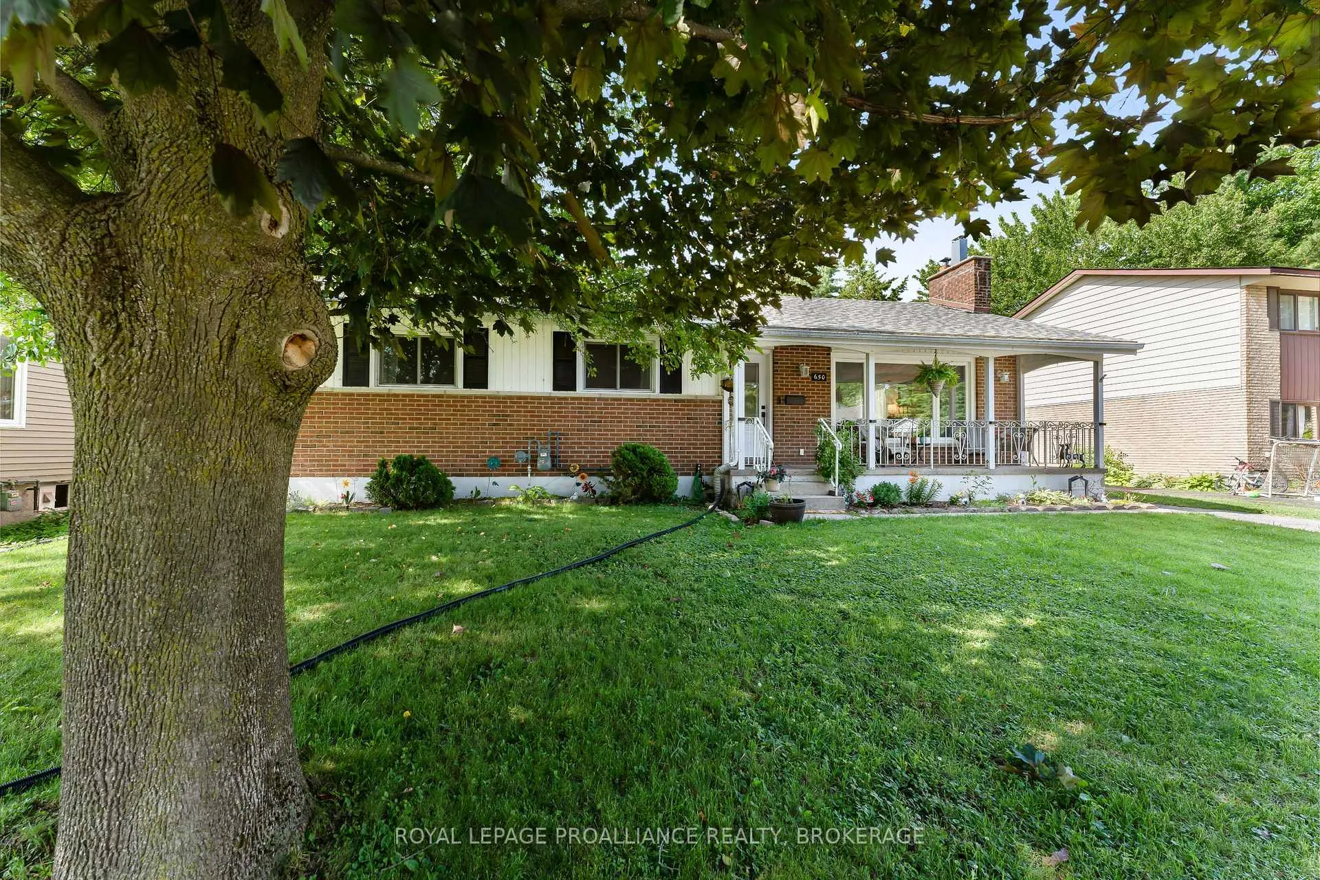 Photo 2 of 650 Steel Street, Gananoque — HOMEH