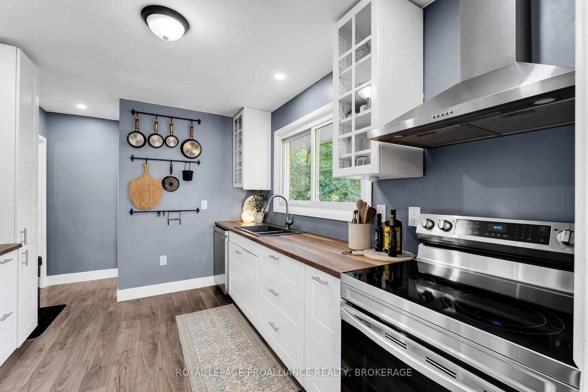 Photo 13 of 650 Steel Street, Gananoque — HOMEH