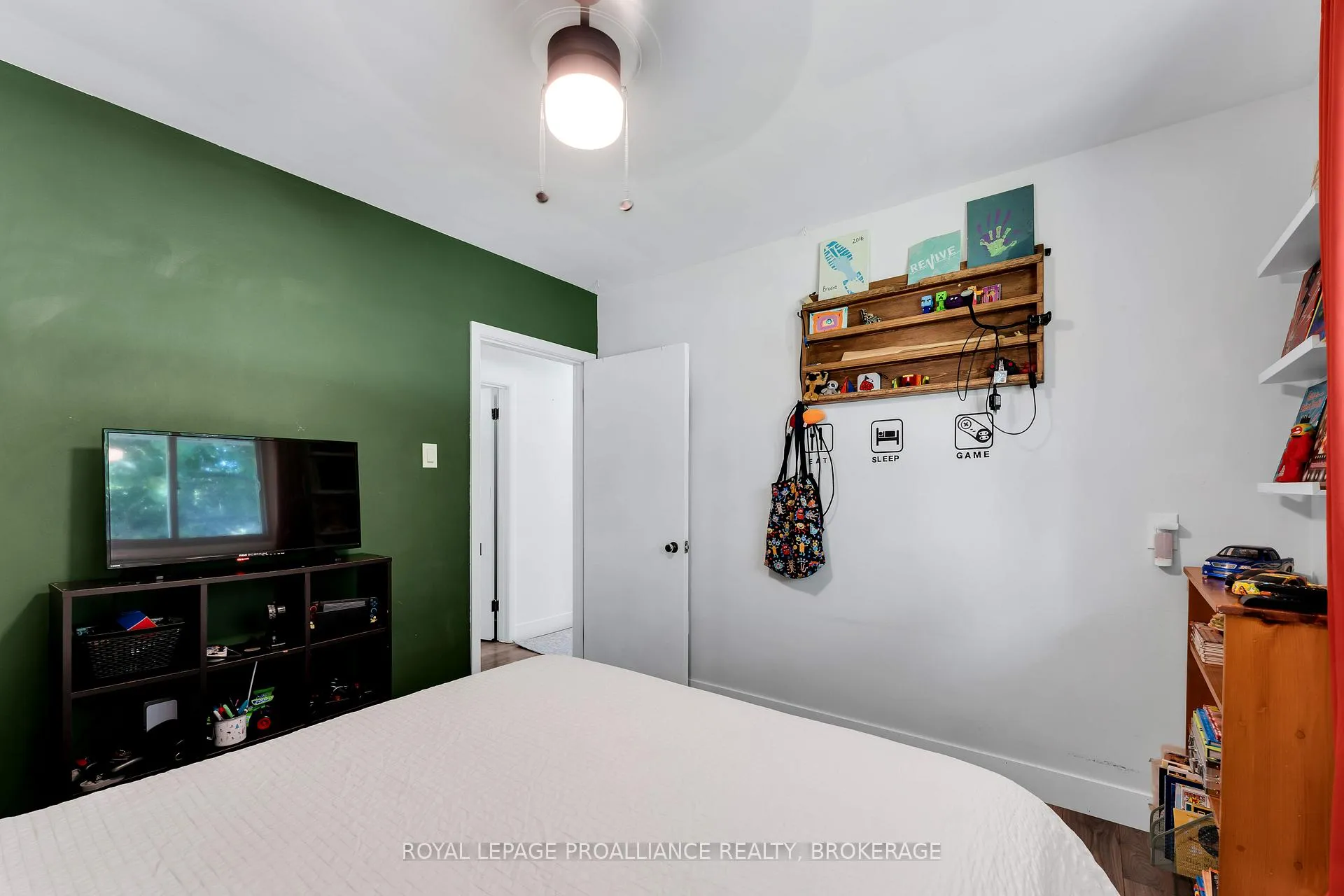 Photo 16 of 650 Steel Street, Gananoque — HOMEH