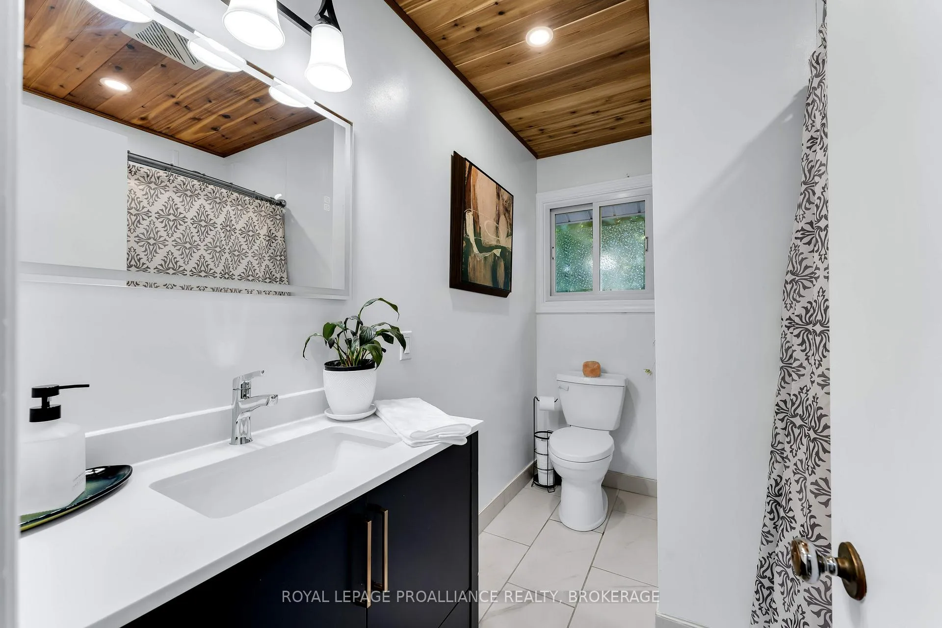 Photo 22 of 650 Steel Street, Gananoque — HOMEH