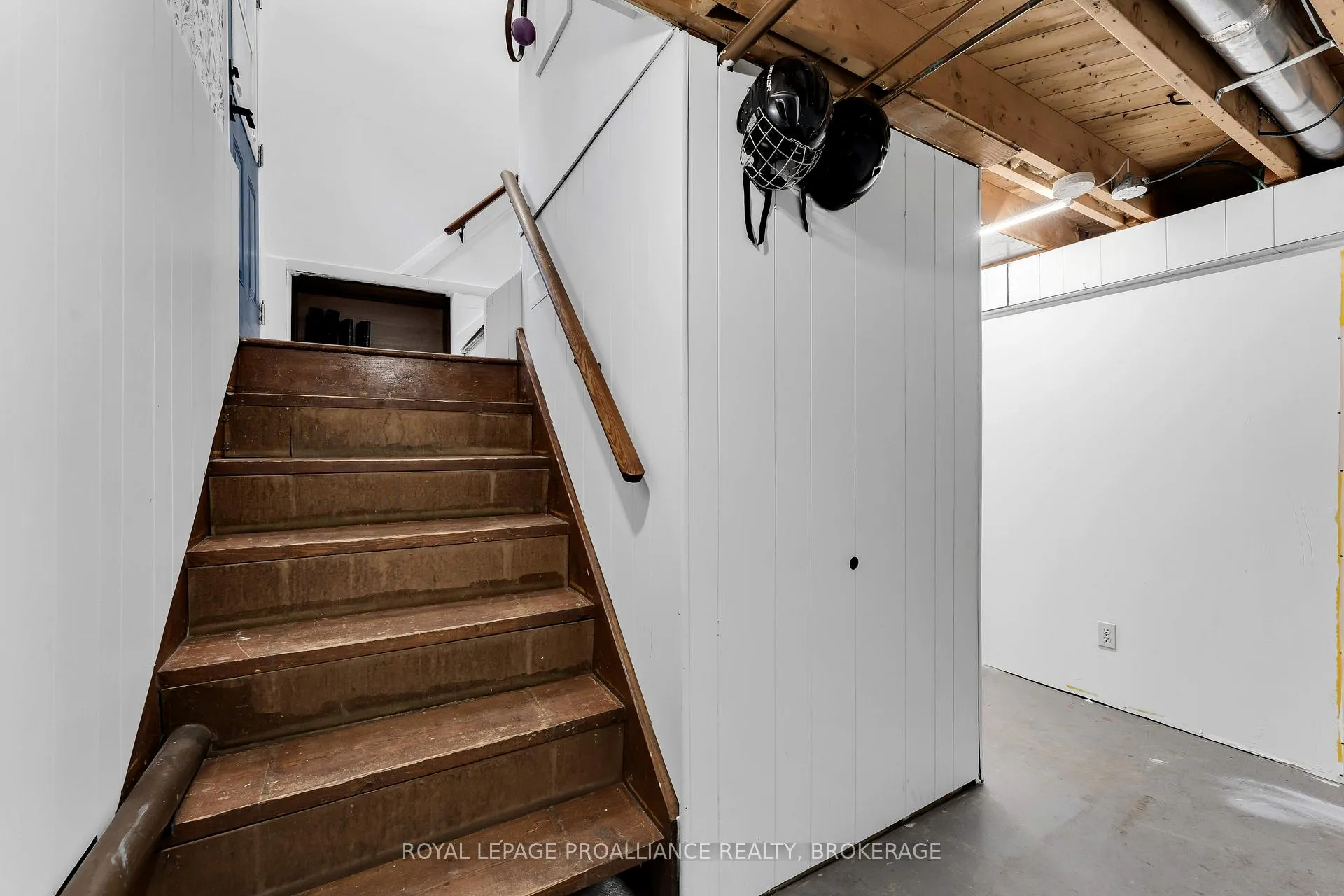 Photo 24 of 650 Steel Street, Gananoque — HOMEH