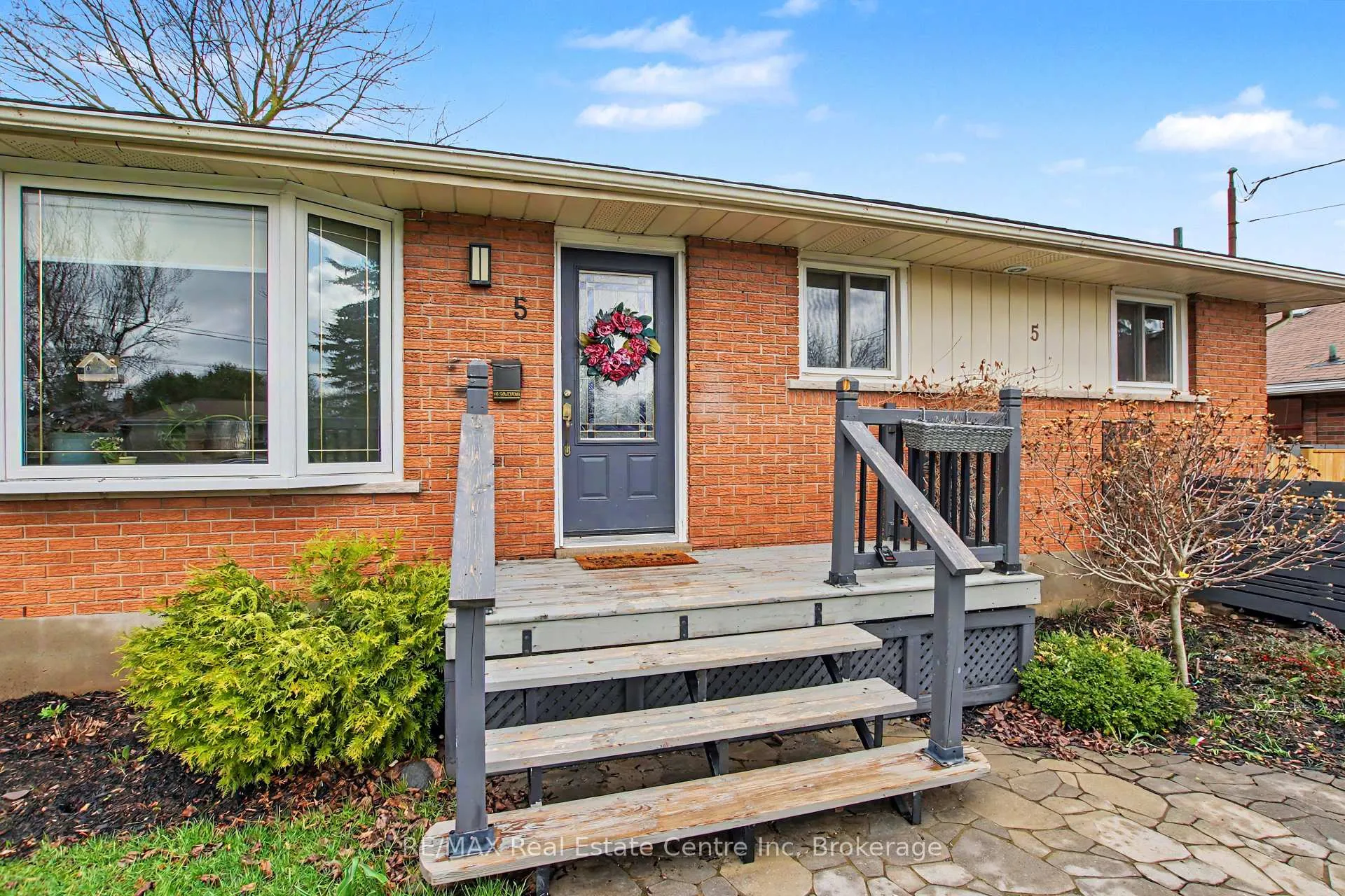 Photo 2 of 5 Eric Court, Guelph, Grange Road — HOMEH