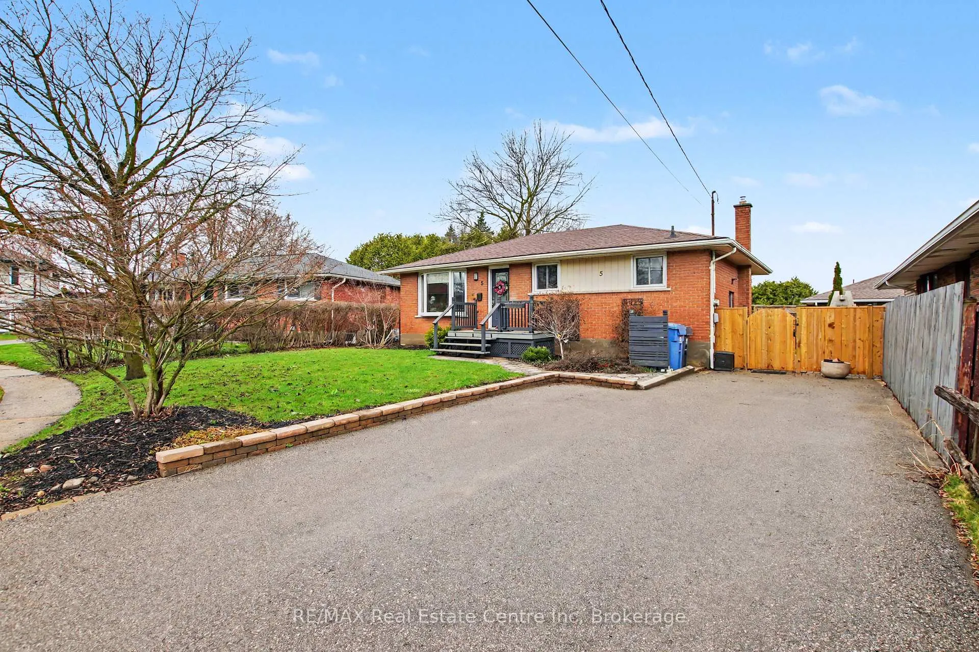 Photo 3 of 5 Eric Court, Guelph, Grange Road — HOMEH