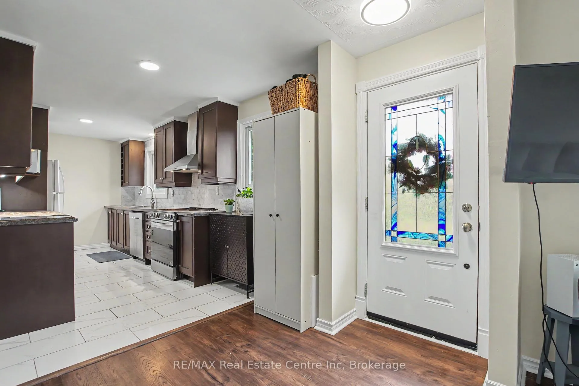 Photo 4 of 5 Eric Court, Guelph, Grange Road — HOMEH