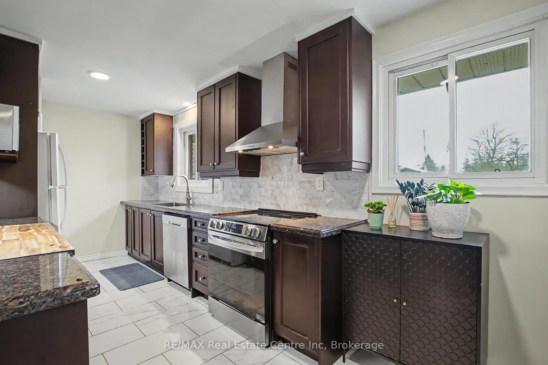 Photo 6 of 5 Eric Court, Guelph, Grange Road — HOMEH