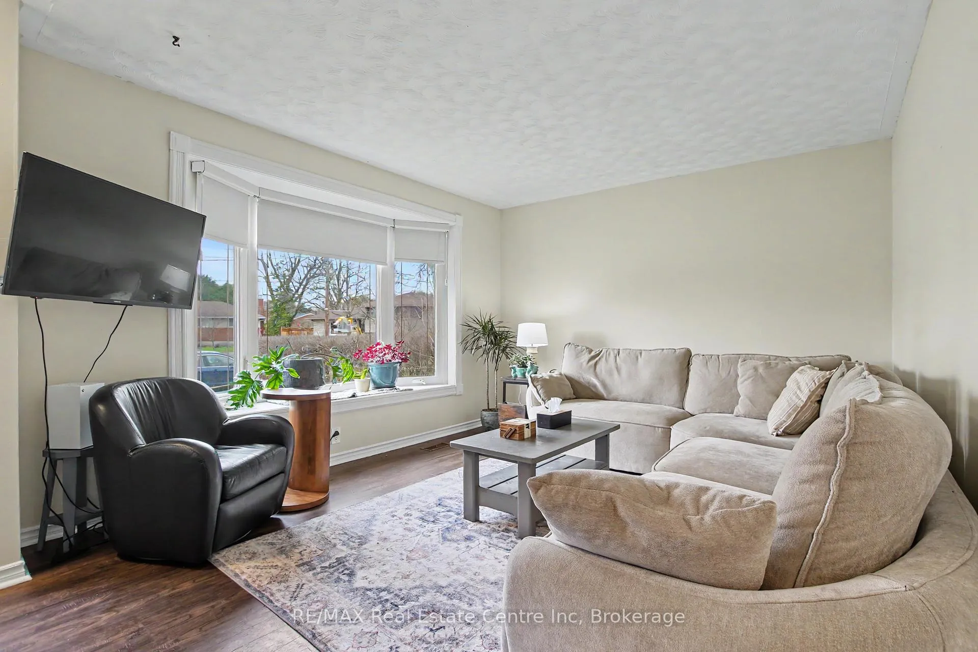 Photo 9 of 5 Eric Court, Guelph, Grange Road — HOMEH