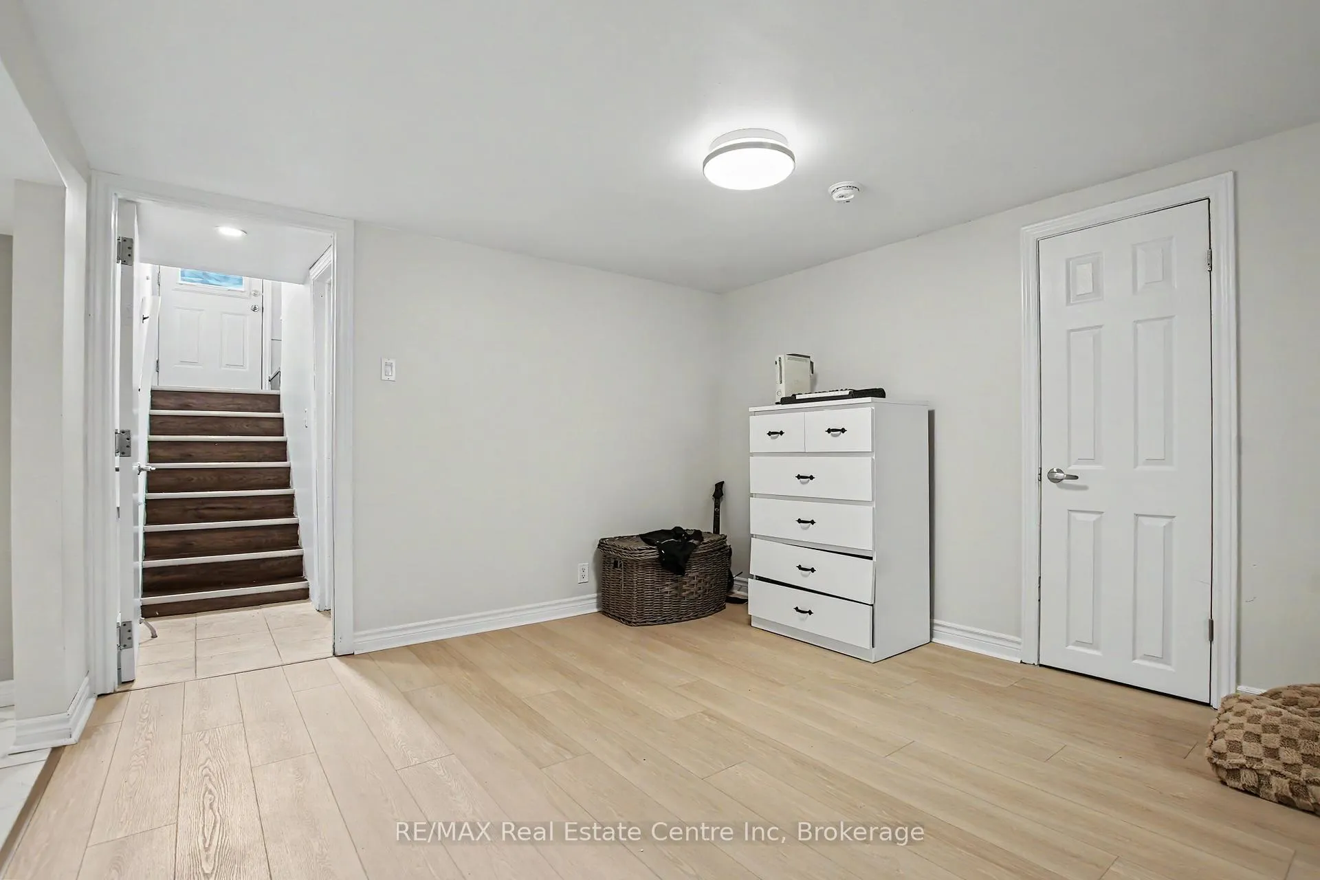 Photo 16 of 5 Eric Court, Guelph, Grange Road — HOMEH