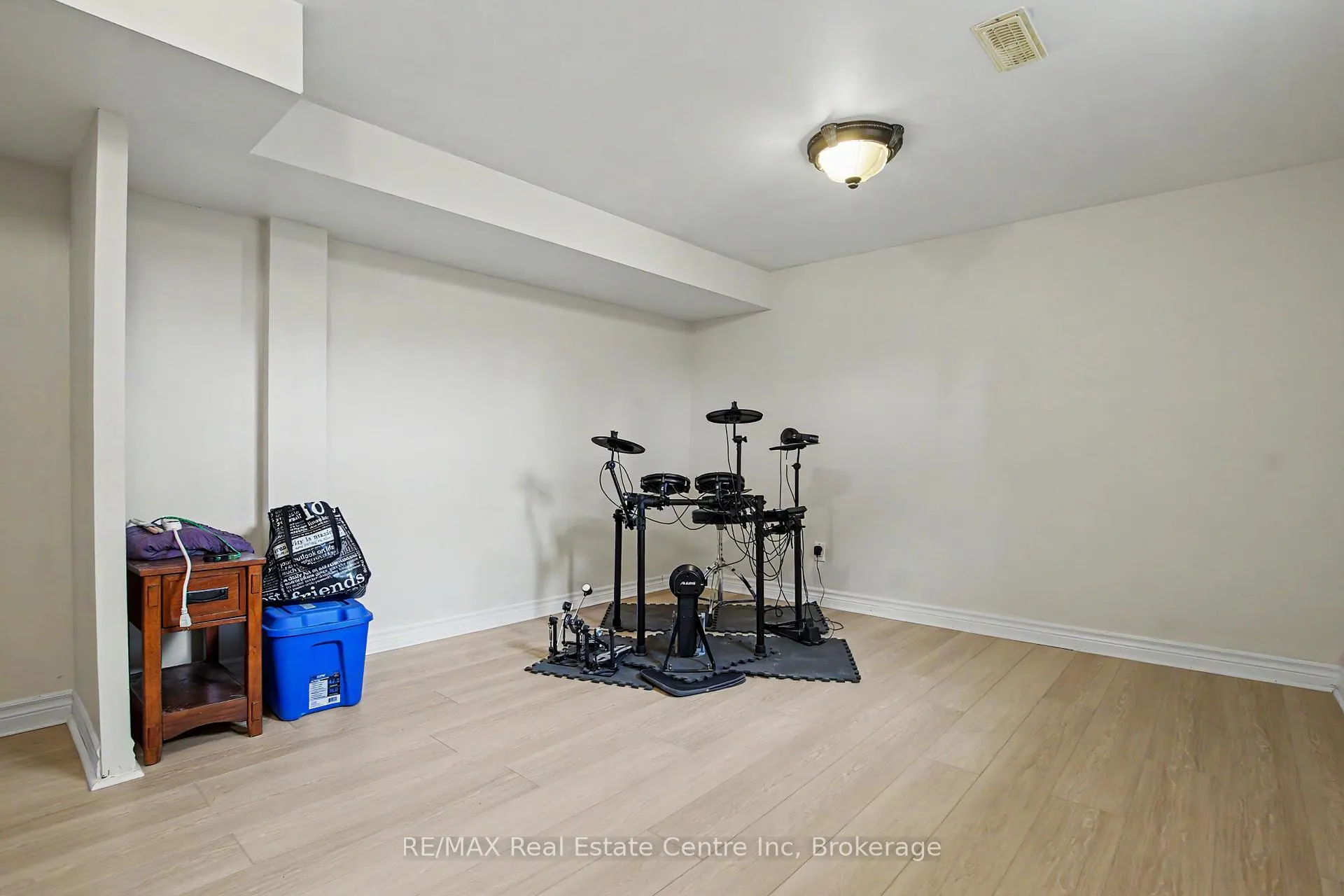 Photo 22 of 5 Eric Court, Guelph, Grange Road — HOMEH