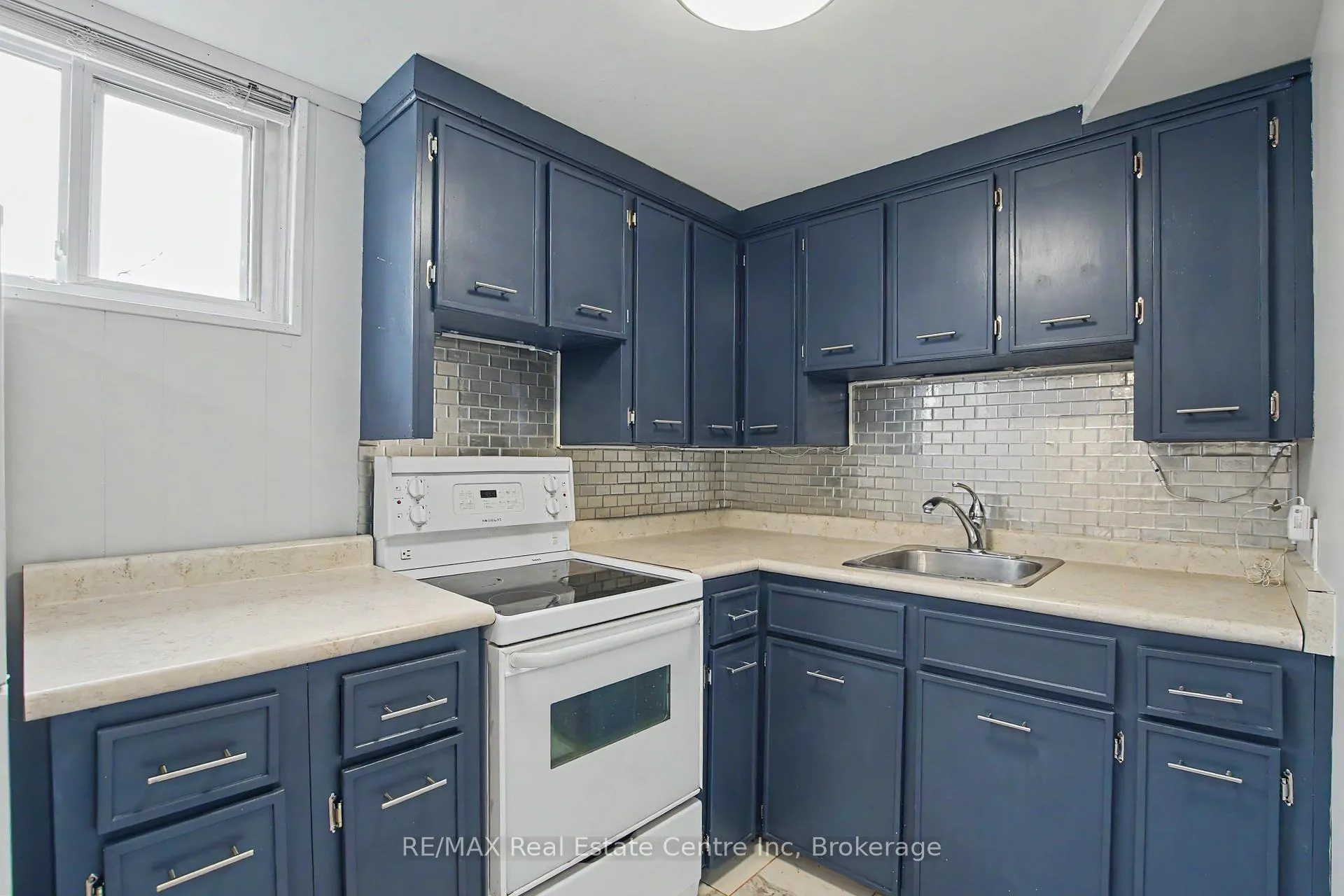 Photo 23 of 5 Eric Court, Guelph, Grange Road — HOMEH