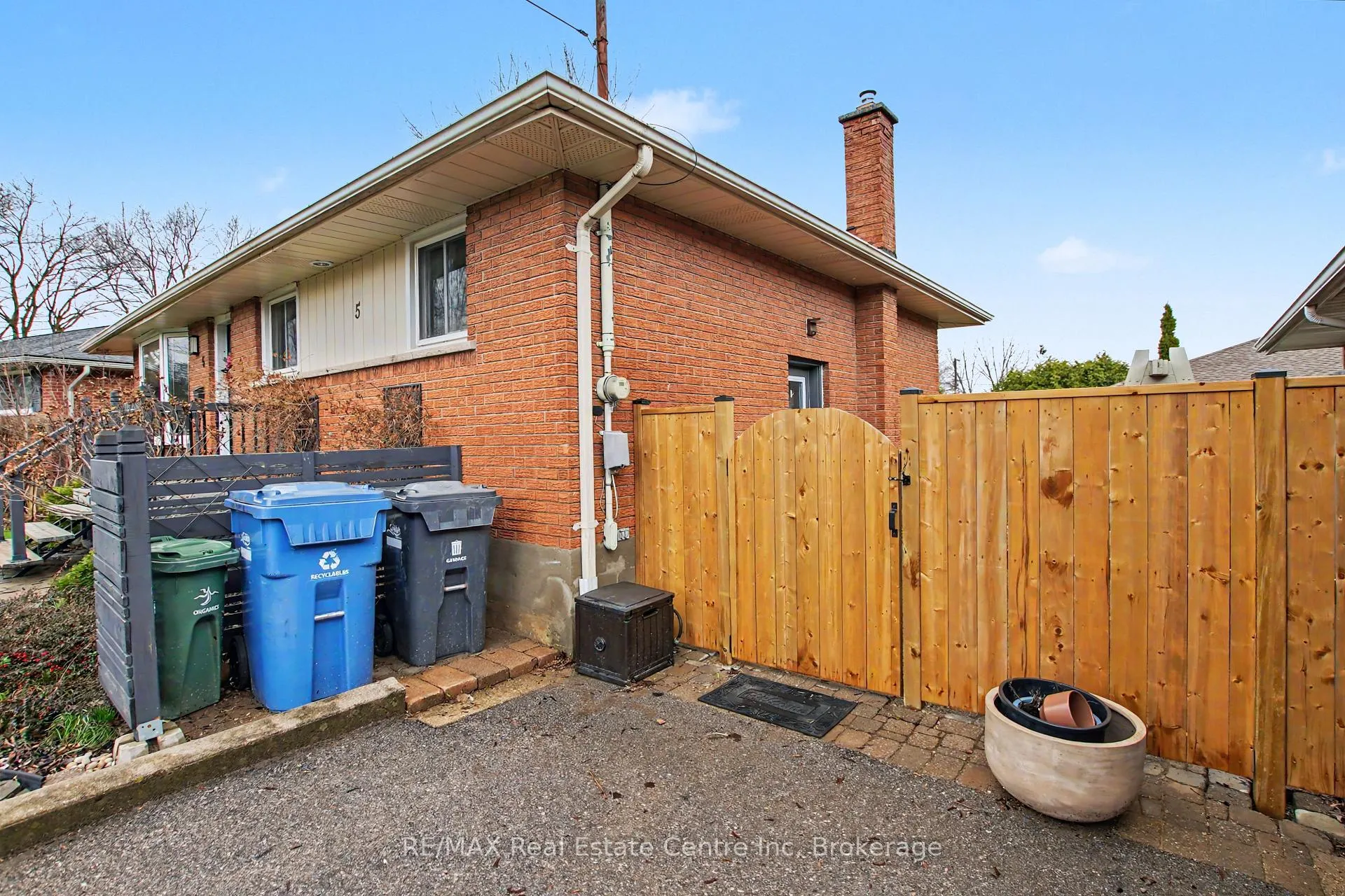 Photo 28 of 5 Eric Court, Guelph, Grange Road — HOMEH