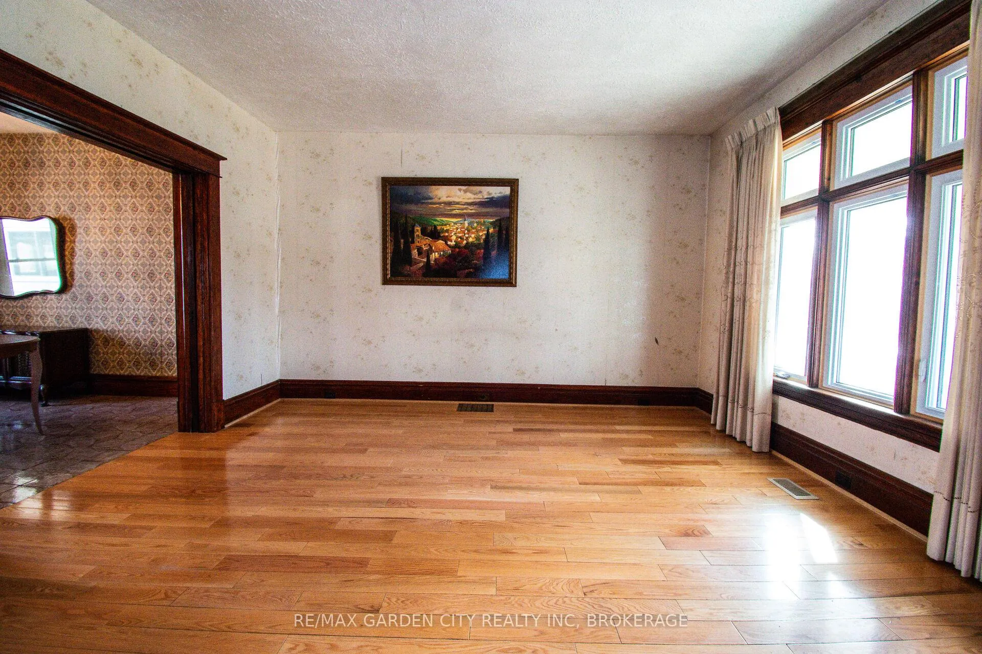 Photo 12 of 86 Griffith Street, Welland, Welland Downtown — HOMEH