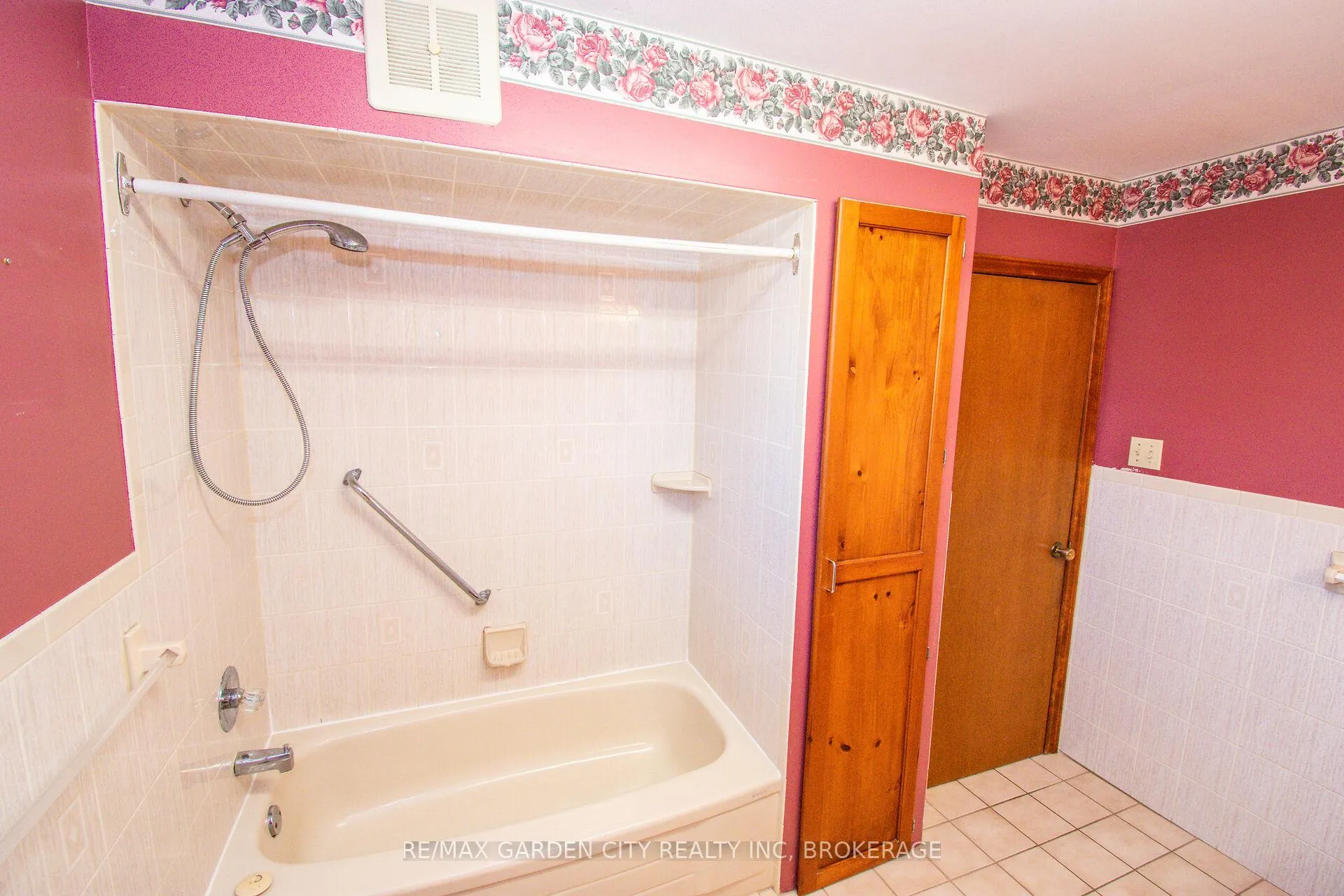 Photo 30 of 86 Griffith Street, Welland, Welland Downtown — HOMEH