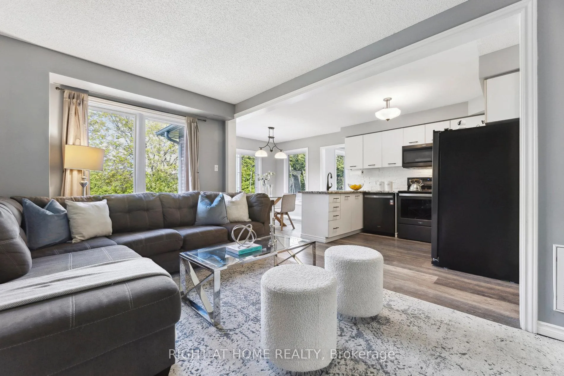Photo 4 of 5 Coulson Court, Clarington, Newcastle — HOMEH