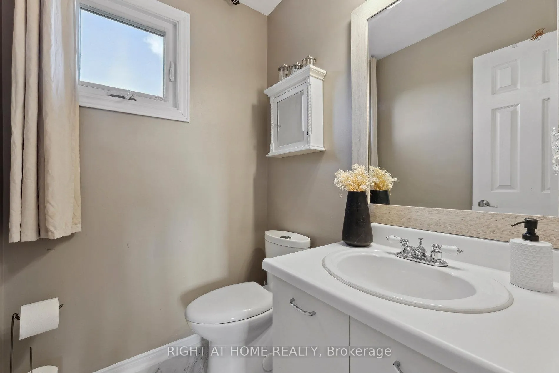 Photo 7 of 5 Coulson Court, Clarington, Newcastle — HOMEH