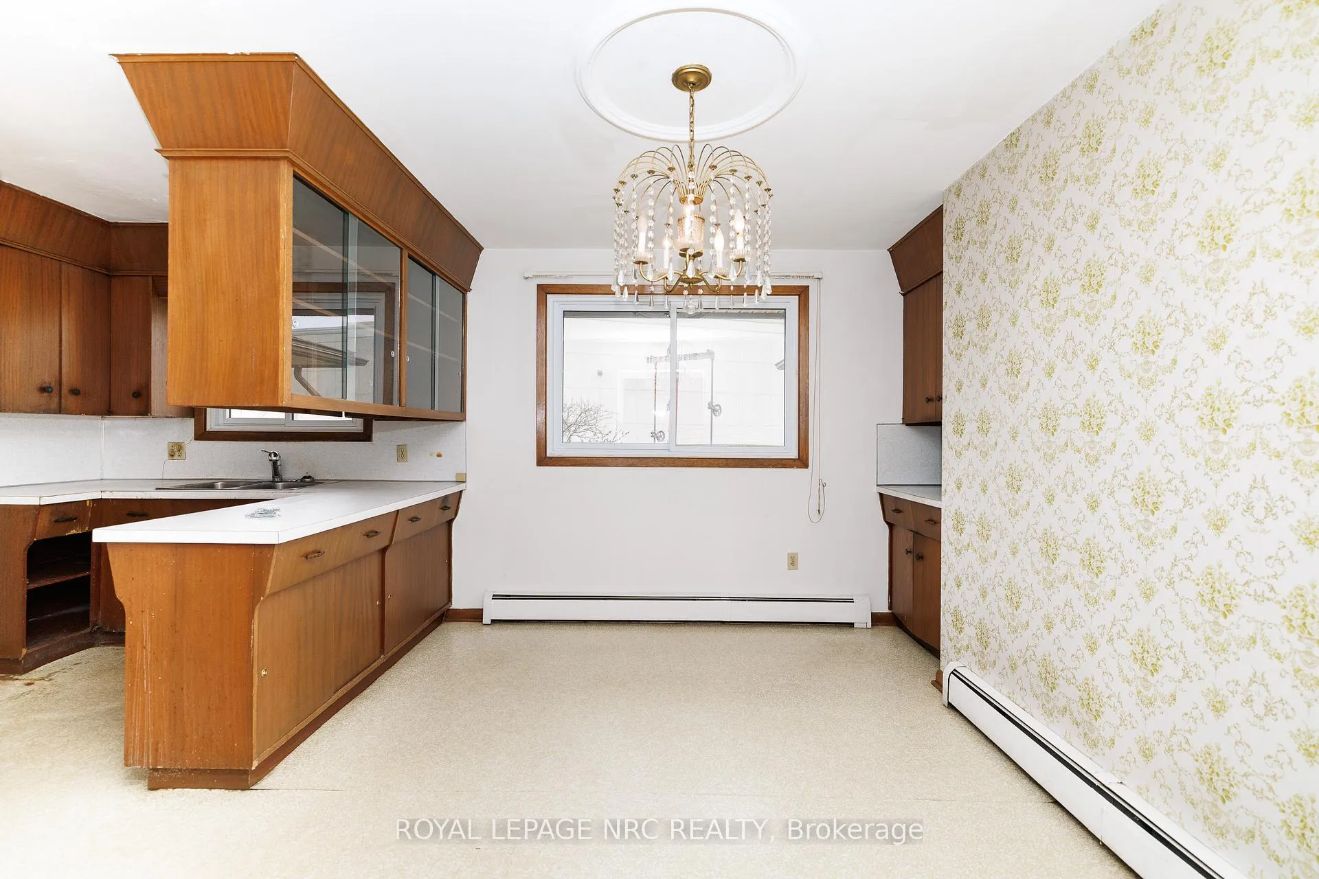 Photo 9 of 91 Regent Drive S, St. Catharines, Vine/Linwell — HOMEH