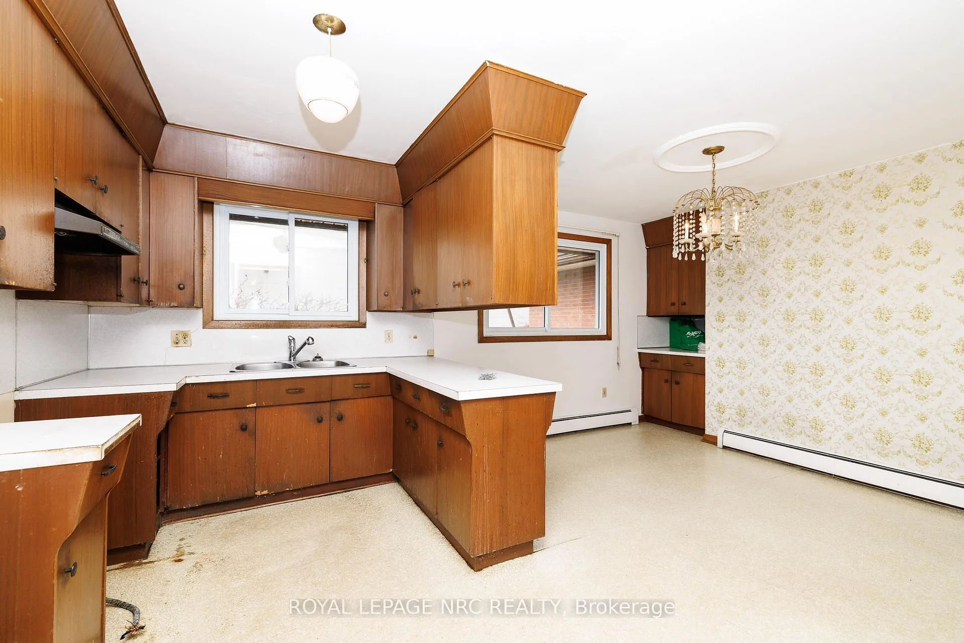 Photo 13 of 91 Regent Drive S, St. Catharines, Vine/Linwell — HOMEH