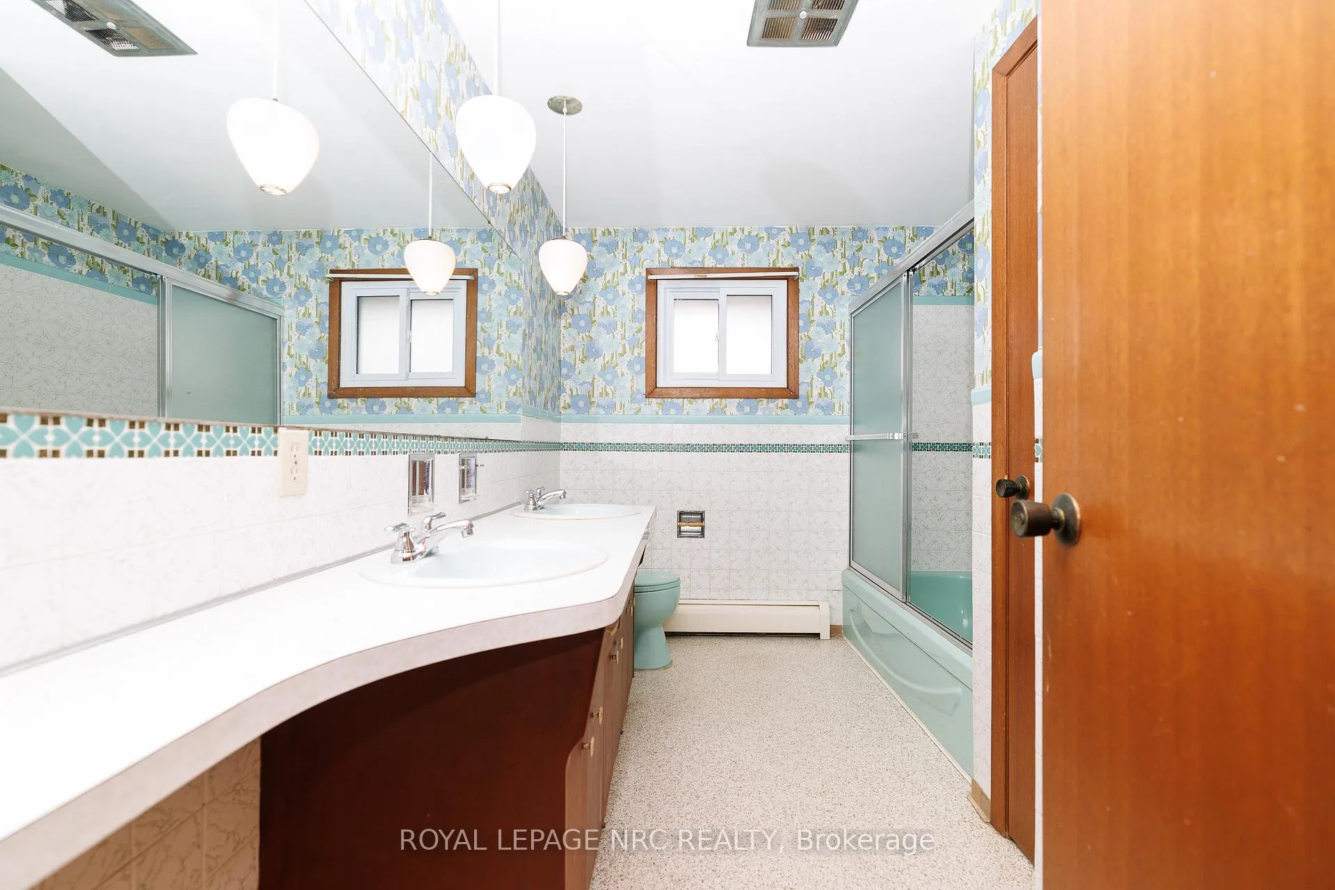 Photo 14 of 91 Regent Drive S, St. Catharines, Vine/Linwell — HOMEH