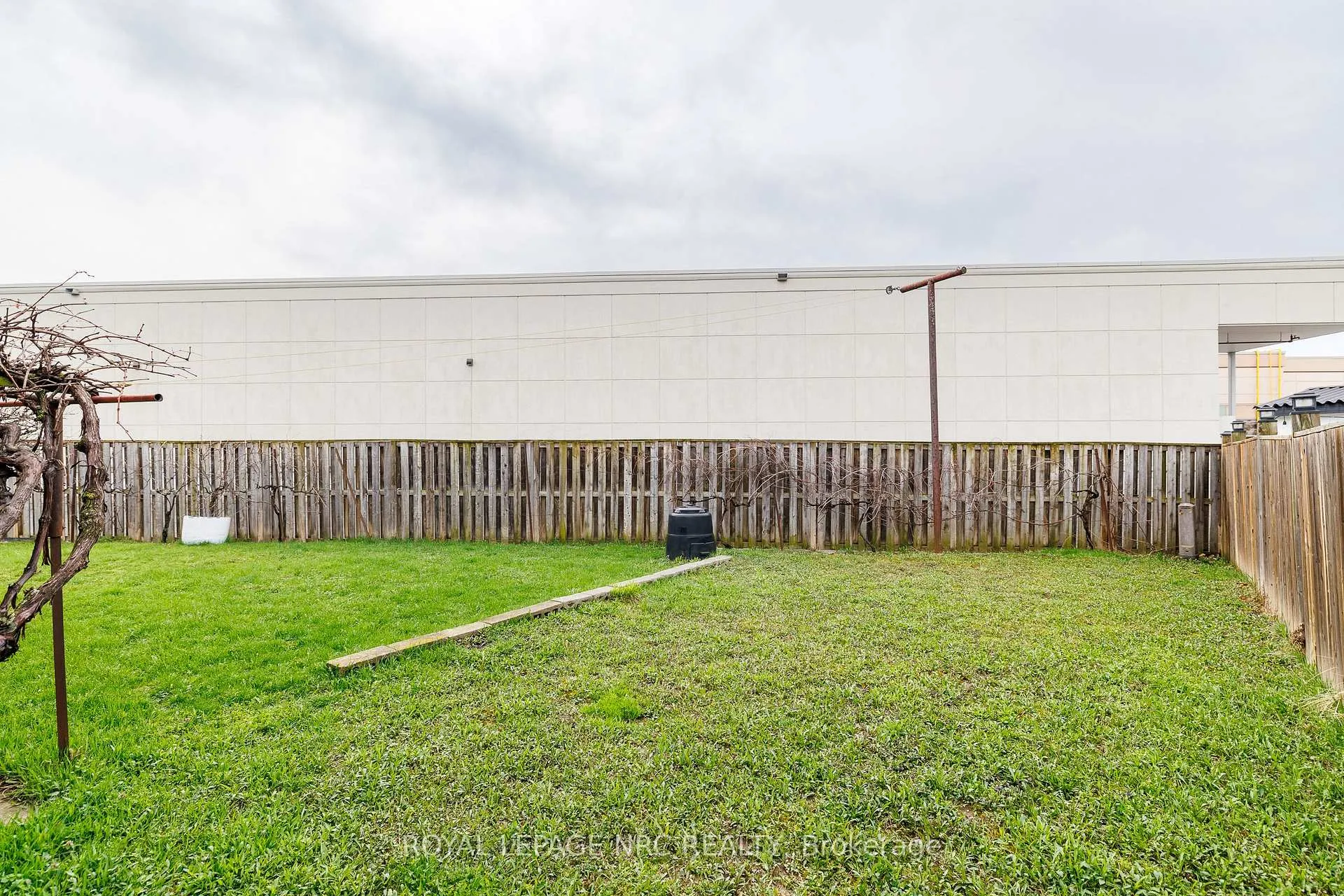Photo 32 of 91 Regent Drive S, St. Catharines, Vine/Linwell — HOMEH