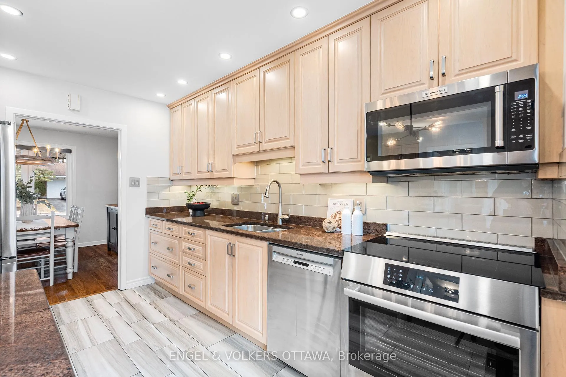 Photo 10 of 2173 Beaumont Road, Ottawa, Playfair Park — HOMEH