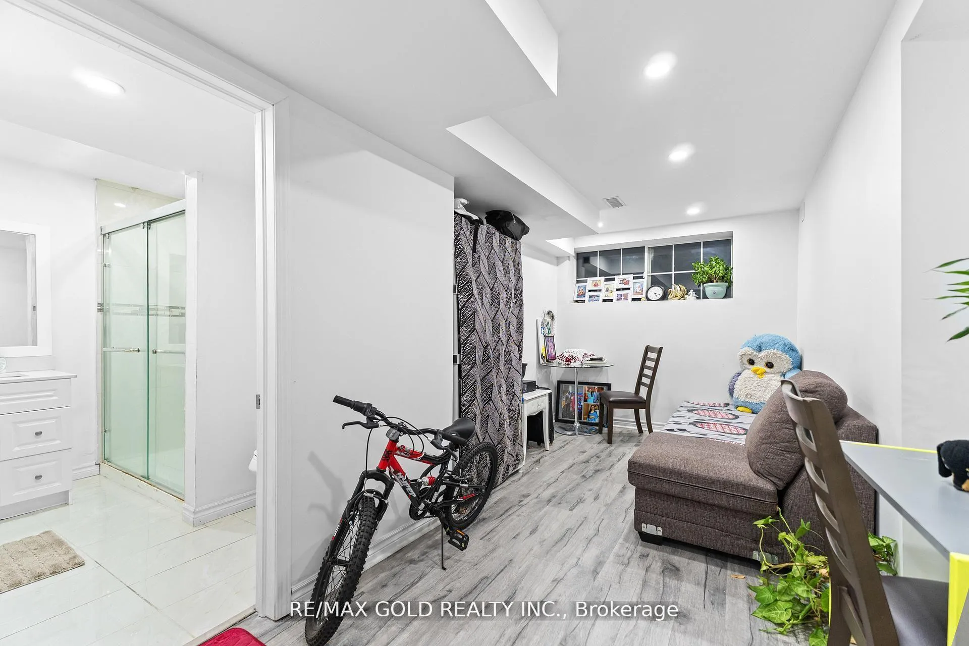 Photo 42 of 61 Bottomwood Street, Brampton, Goreway Drive Corridor — HOMEH