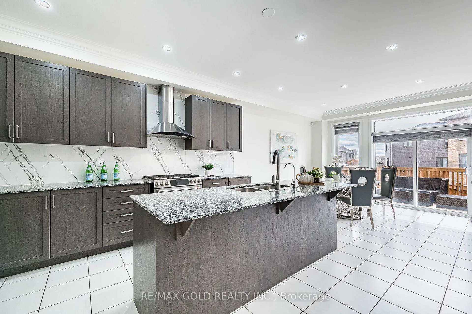 Photo 9 of 6 Agosto Street, Brampton, Northwest Brampton — HOMEH