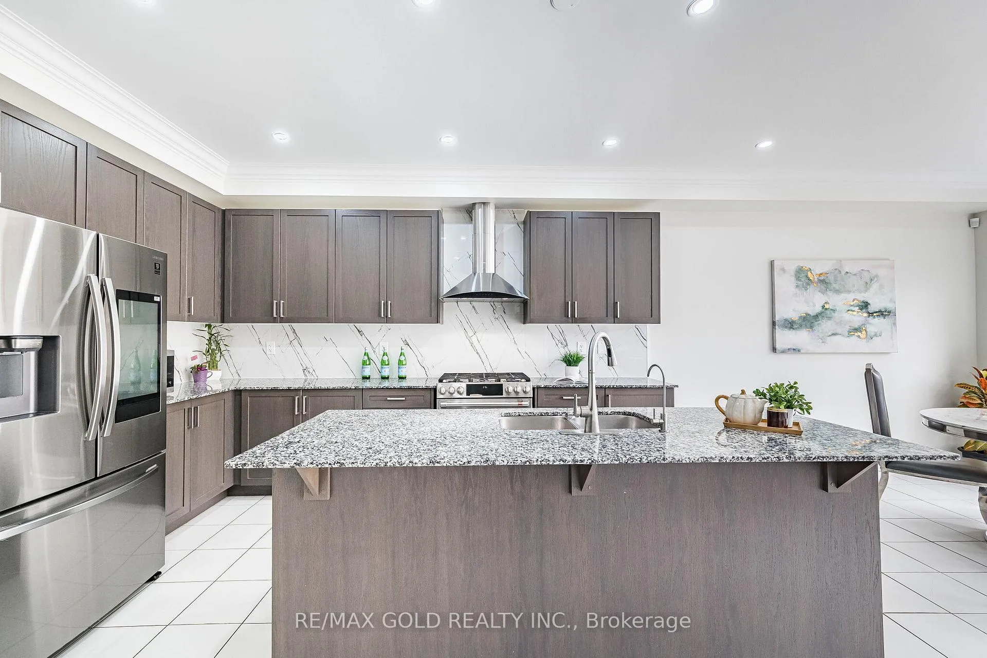 Photo 10 of 6 Agosto Street, Brampton, Northwest Brampton — HOMEH