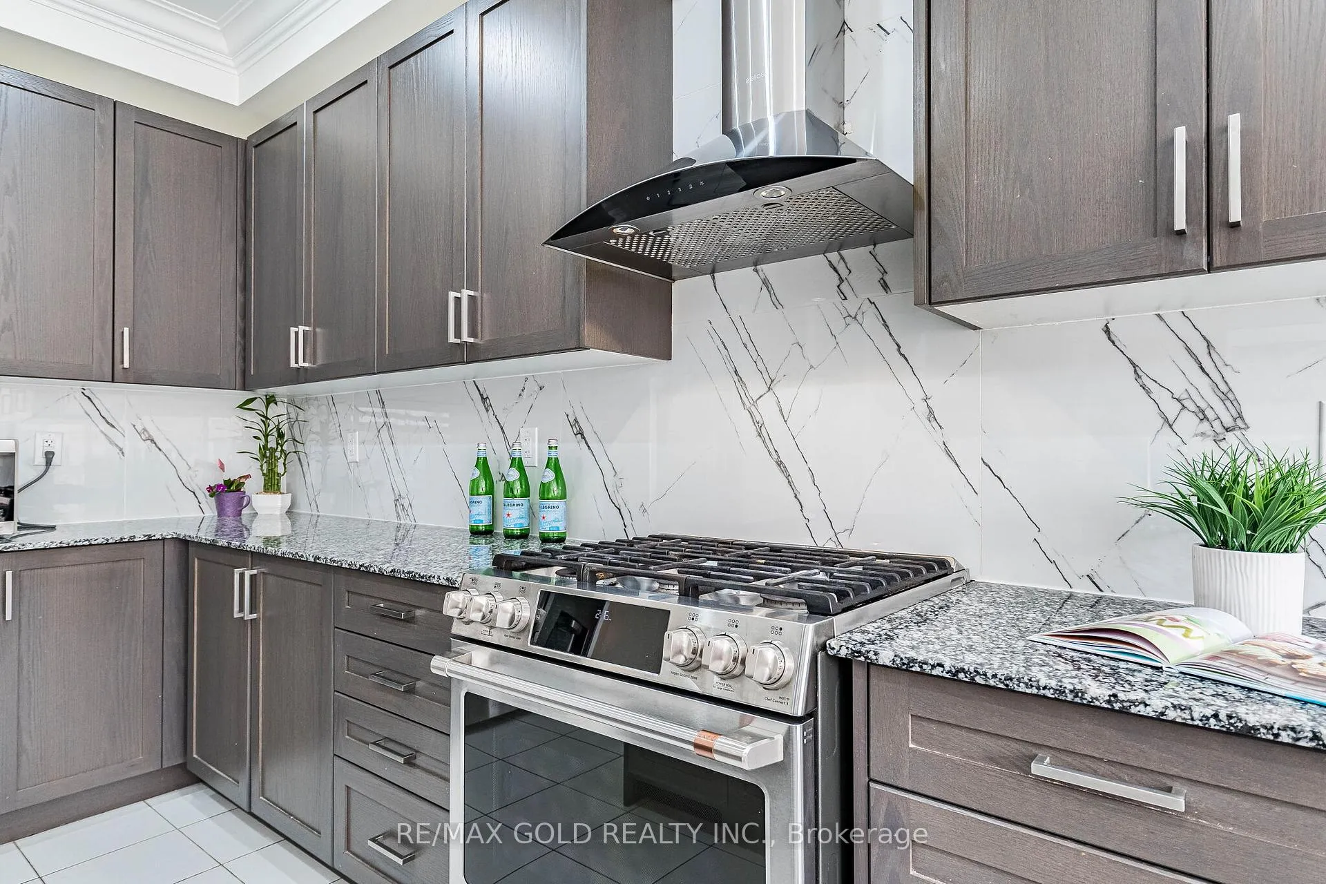 Photo 12 of 6 Agosto Street, Brampton, Northwest Brampton — HOMEH