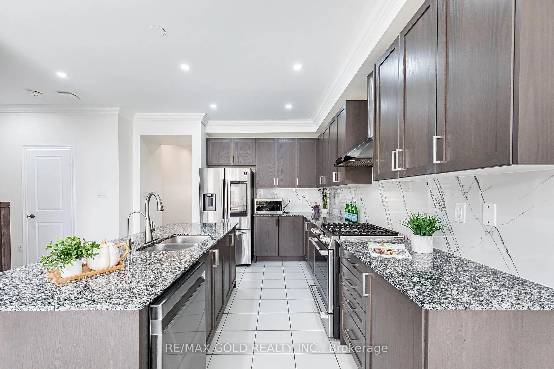Photo 13 of 6 Agosto Street, Brampton, Northwest Brampton — HOMEH