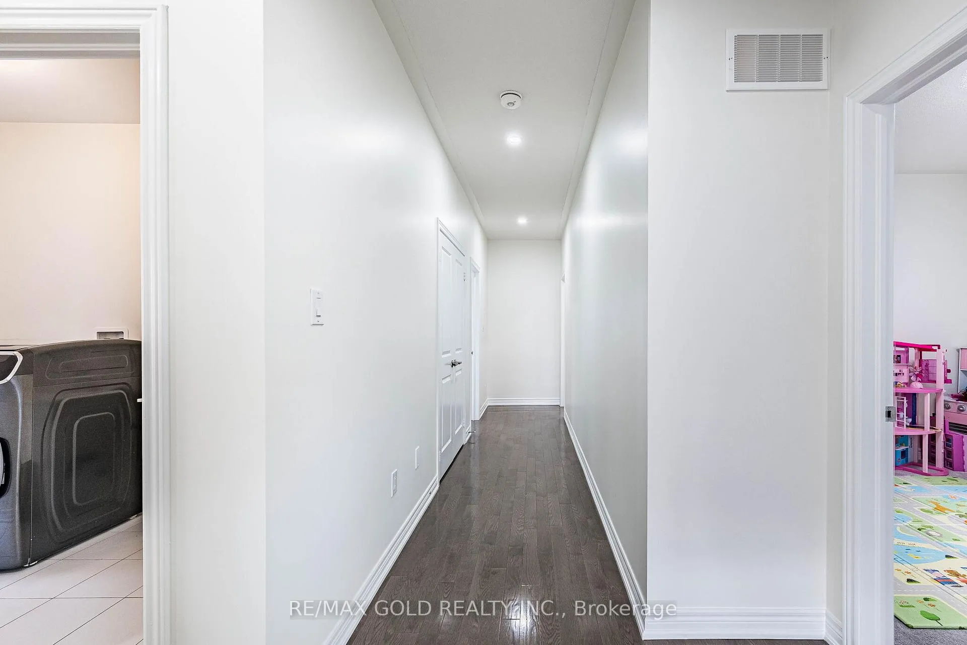 Photo 31 of 6 Agosto Street, Brampton, Northwest Brampton — HOMEH