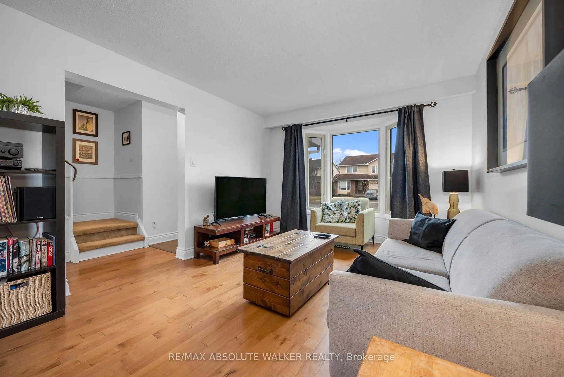 Photo 4 of 6289 Vorlage Drive, Ottawa, Convent Glen North — HOMEH