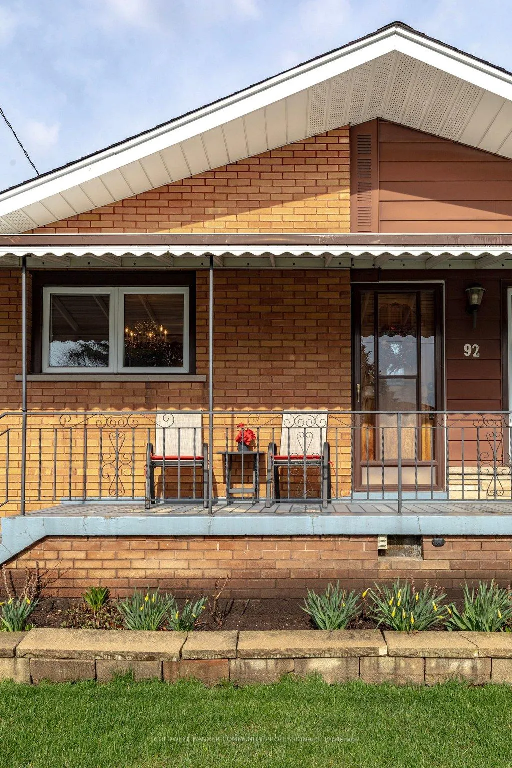 Photo 3 of 92 Reid Avenue S, Hamilton, Glenview — HOMEH