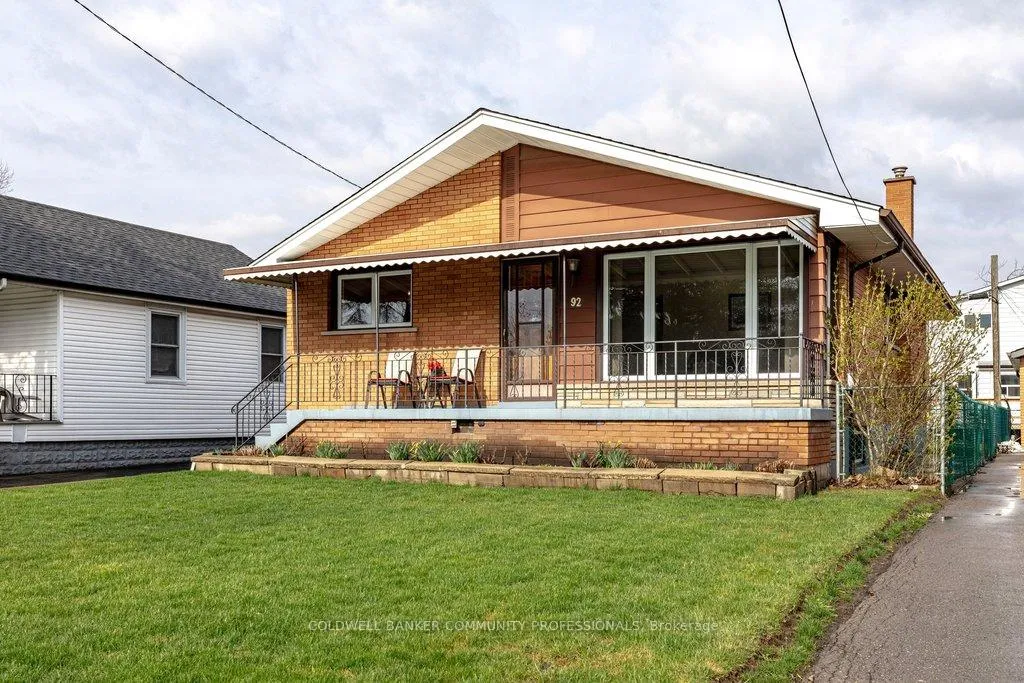 Photo 4 of 92 Reid Avenue S, Hamilton, Glenview — HOMEH