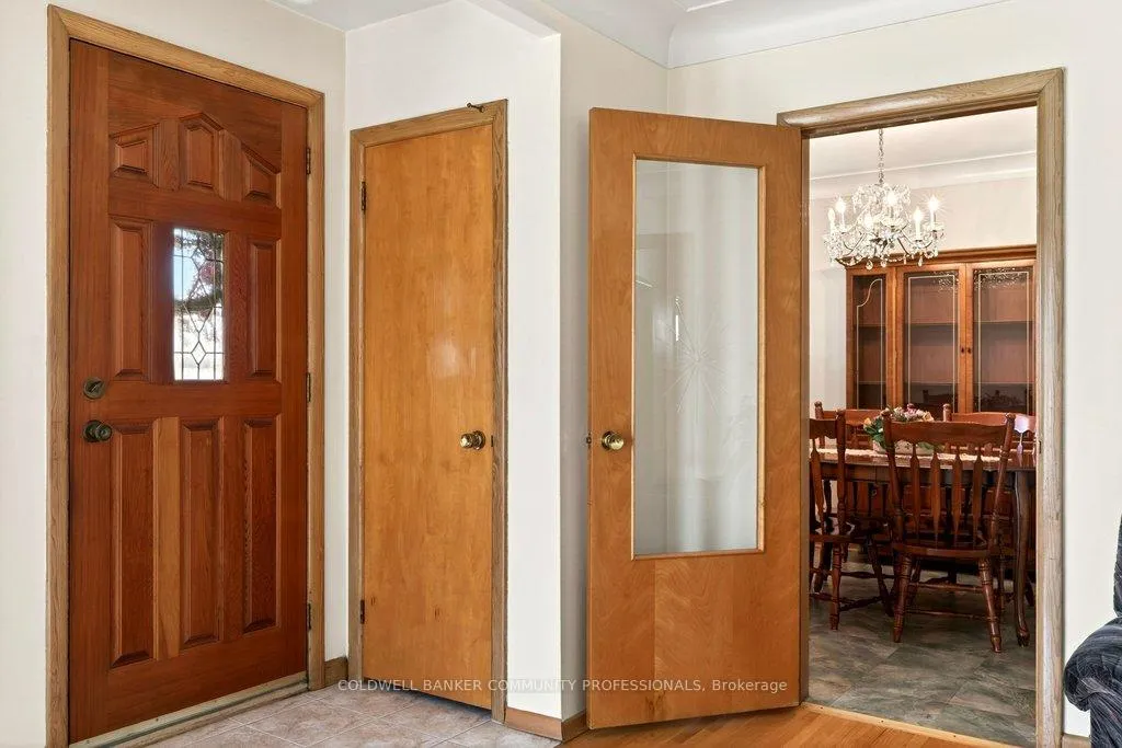 Photo 5 of 92 Reid Avenue S, Hamilton, Glenview — HOMEH