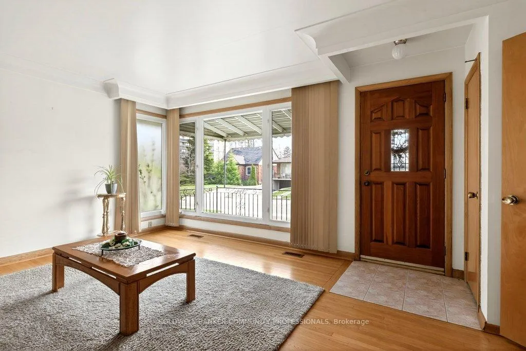 Photo 6 of 92 Reid Avenue S, Hamilton, Glenview — HOMEH