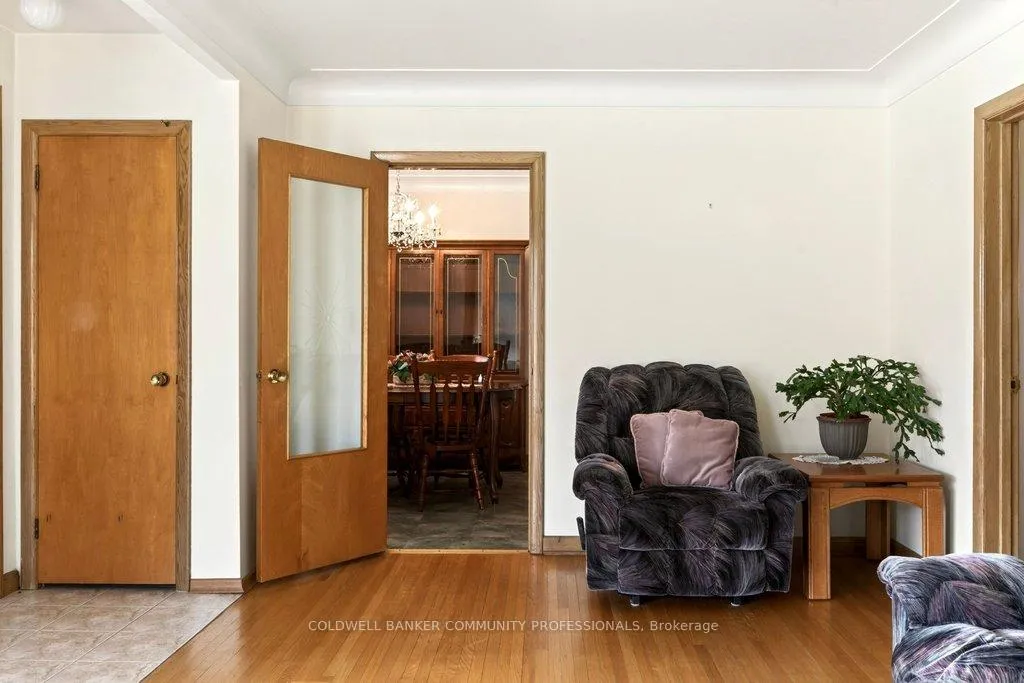 Photo 7 of 92 Reid Avenue S, Hamilton, Glenview — HOMEH